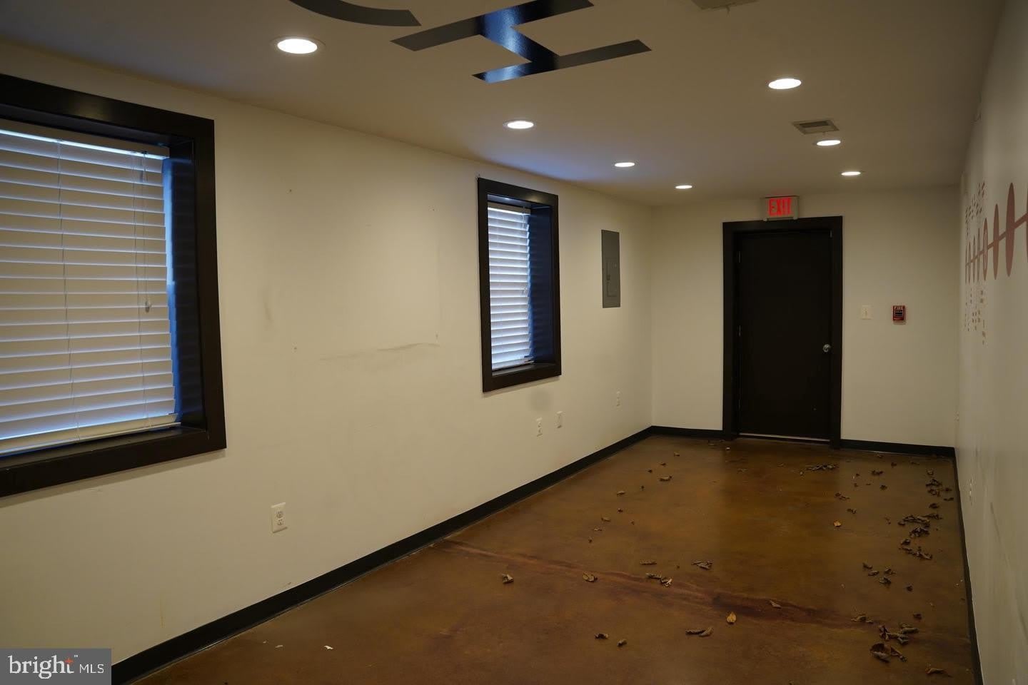 7595 MARTINSBURG PIKE – photo 3