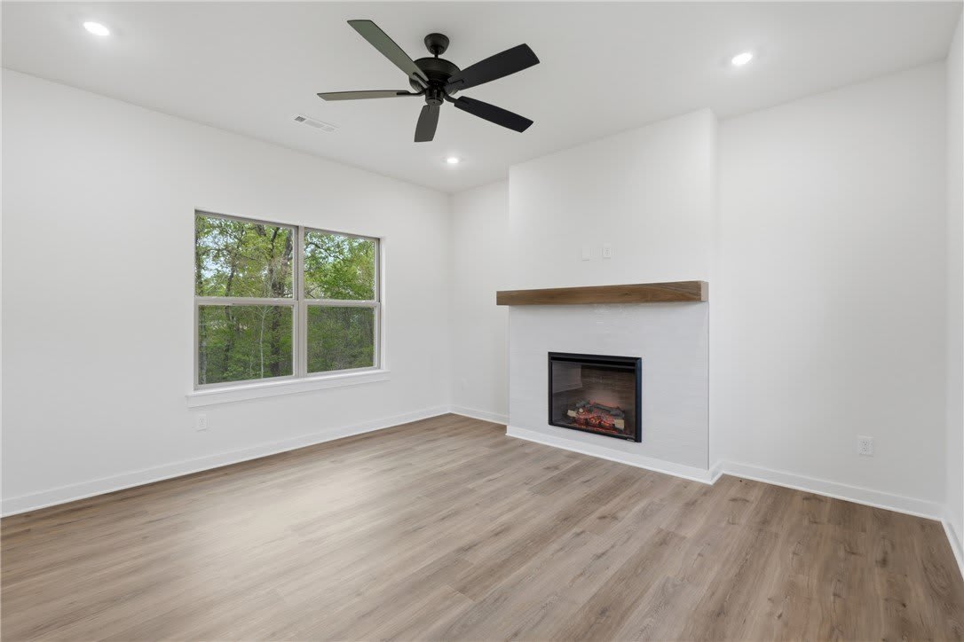 276 Kinross Drive – photo 4