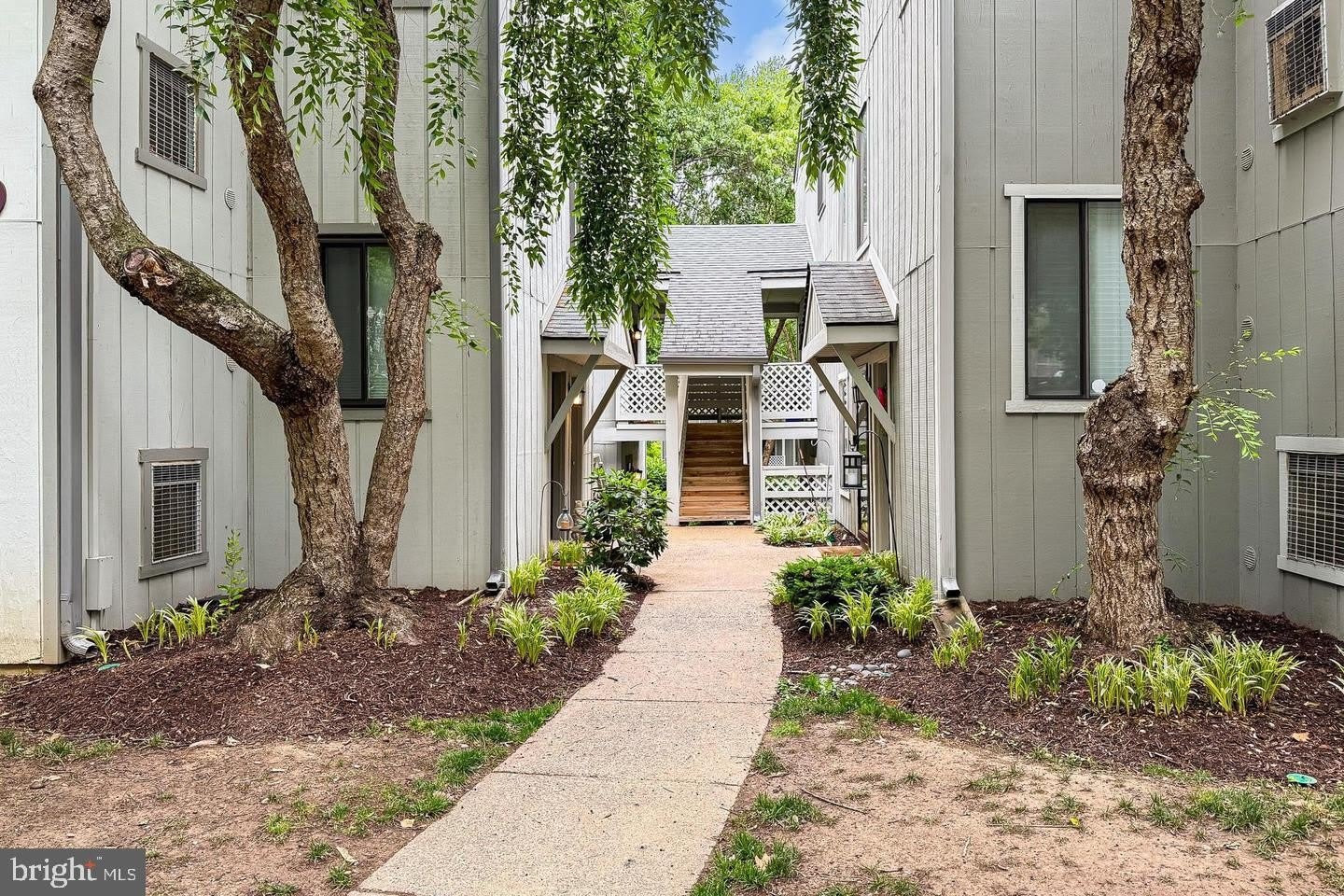 2251 HUNTERS RUN Drive – photo 4
