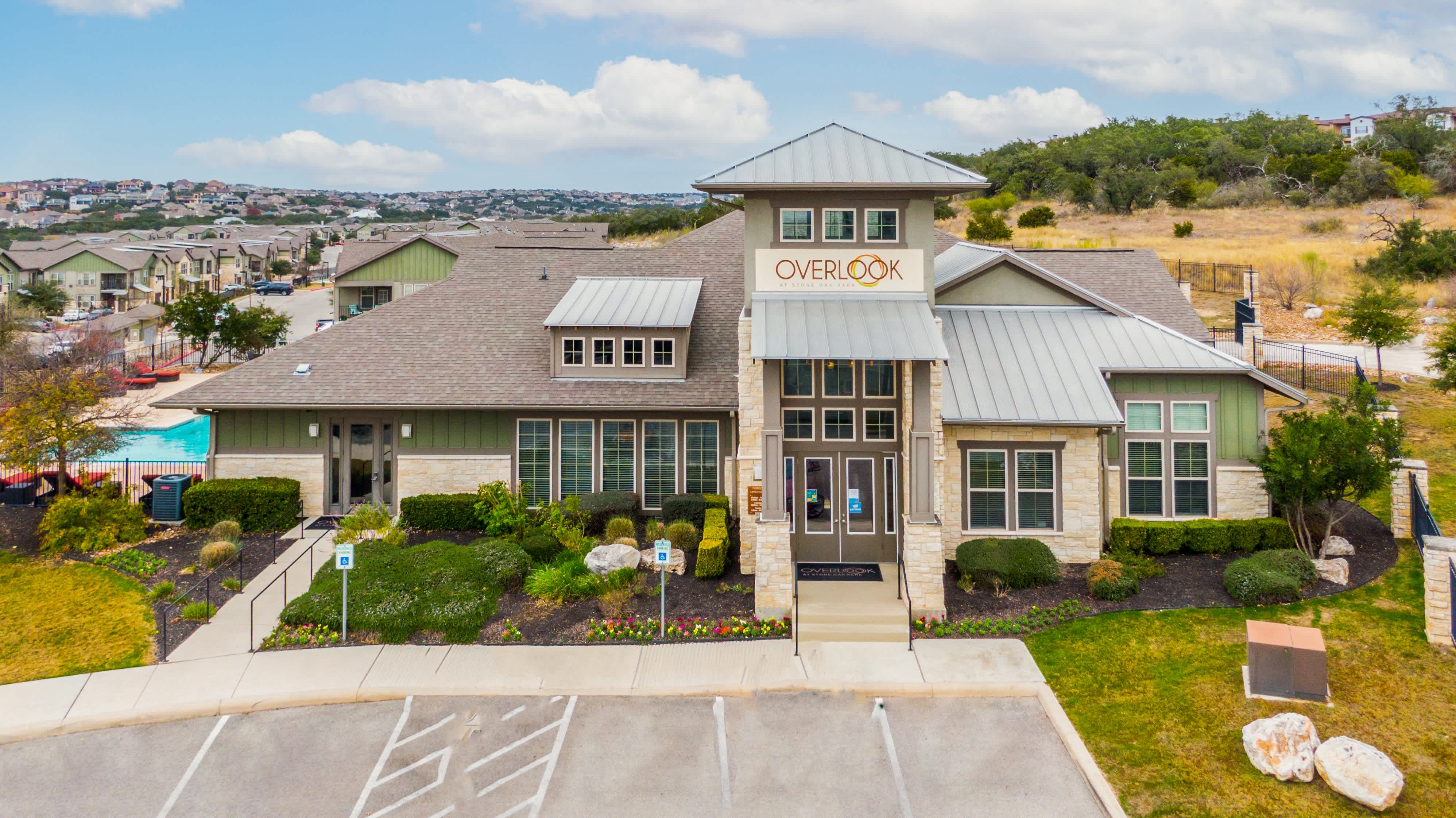 Overlook at Stone Oak Park Apartments – photo 2