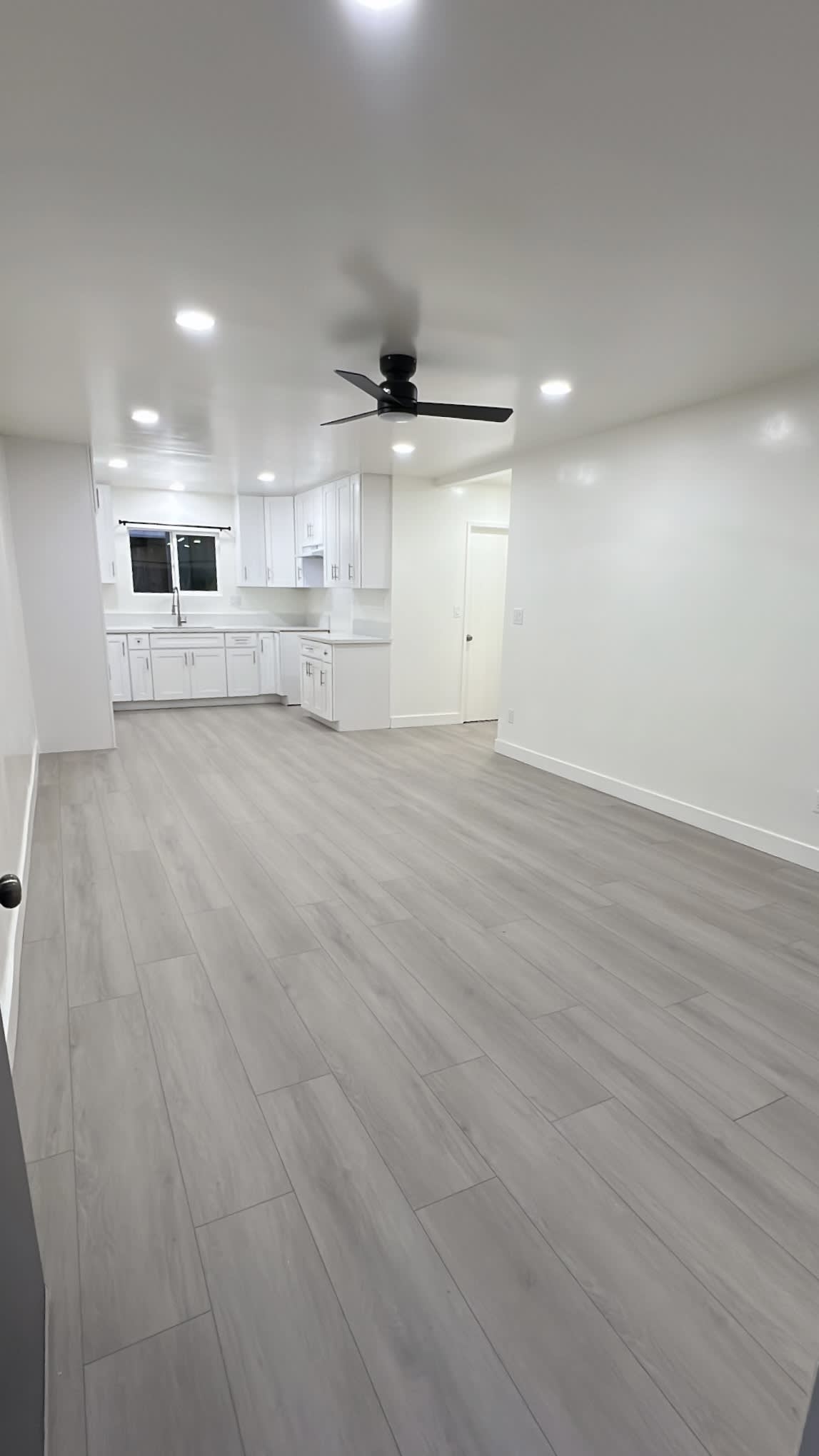 14038 Kornblum Avenue – photo 1