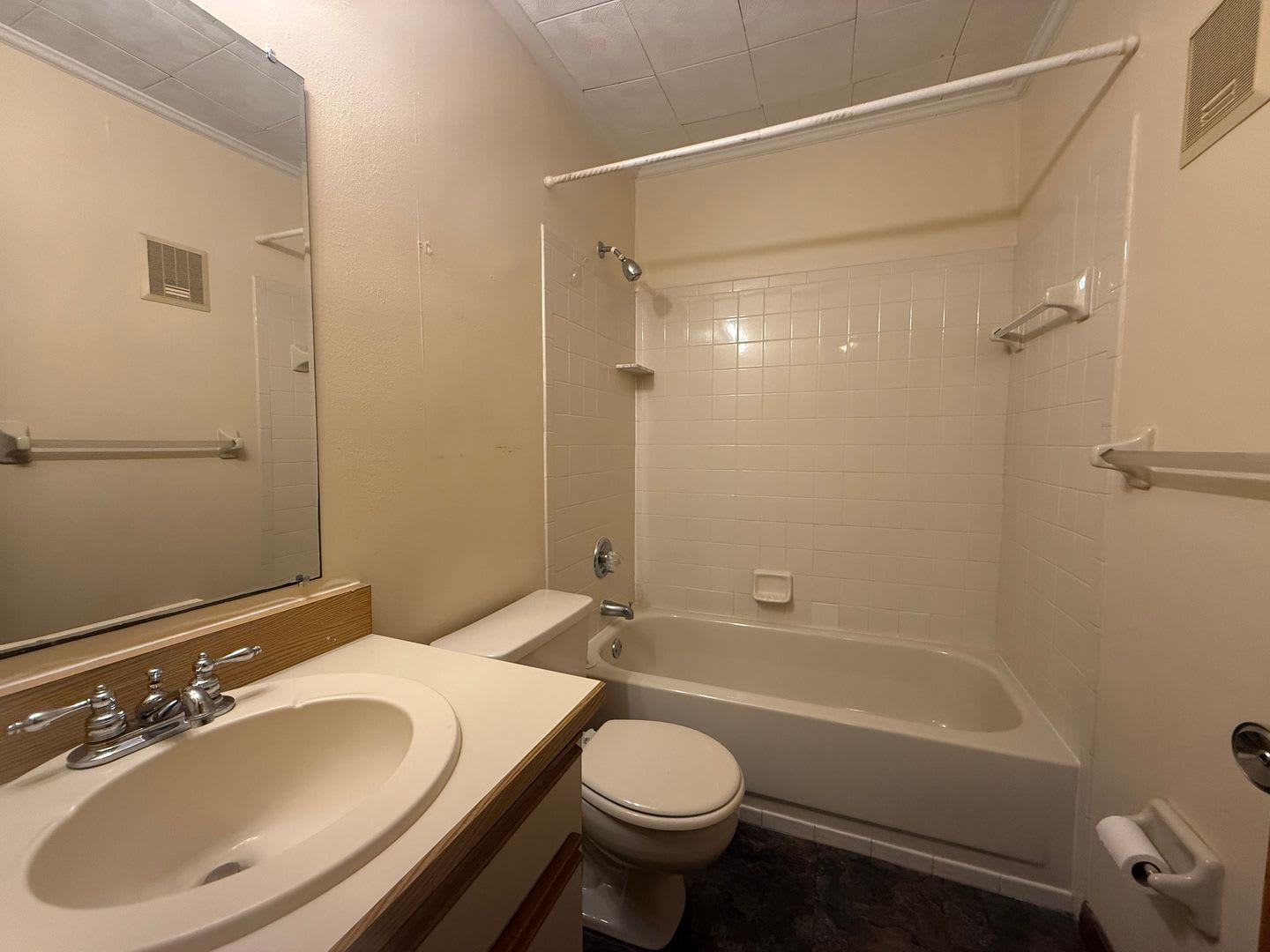 Charming 2-bedroom, 1-bath Condo – photo 5