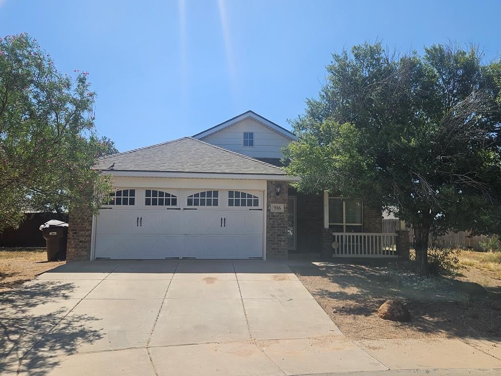 916 Mays Dr – photo 1