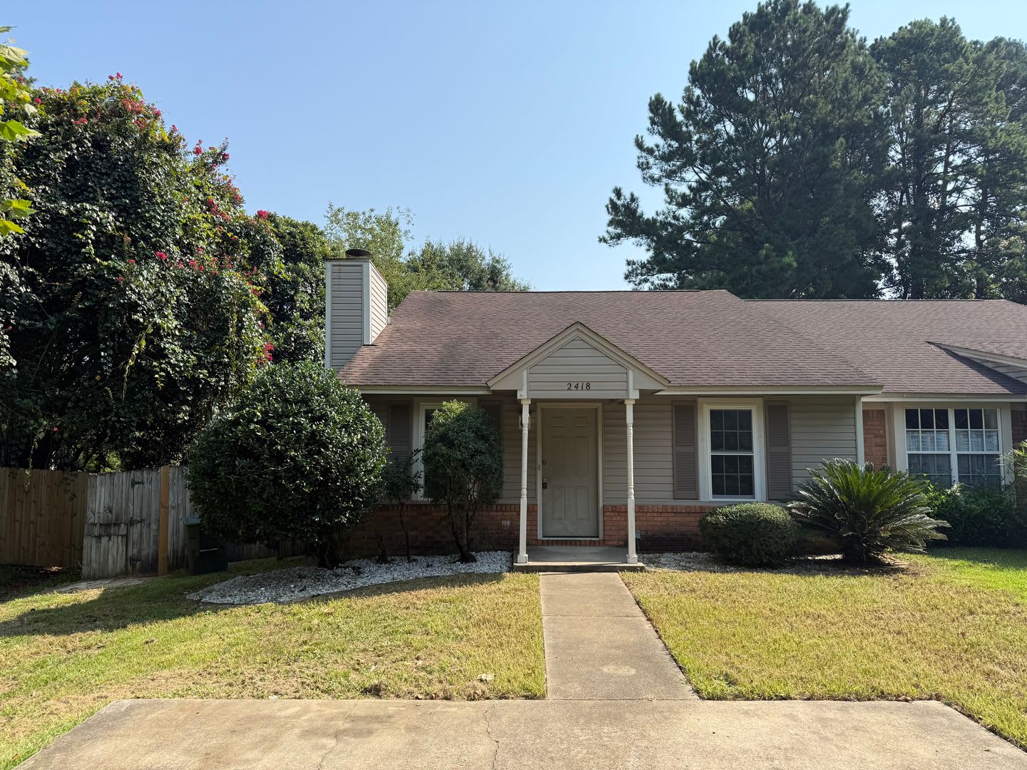 2 Bed / 2 Bath Duplex with Pond Frontage! – photo 1