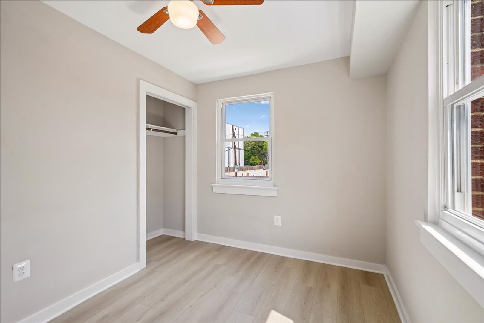 1410 YOUNG Street SE – photo 5