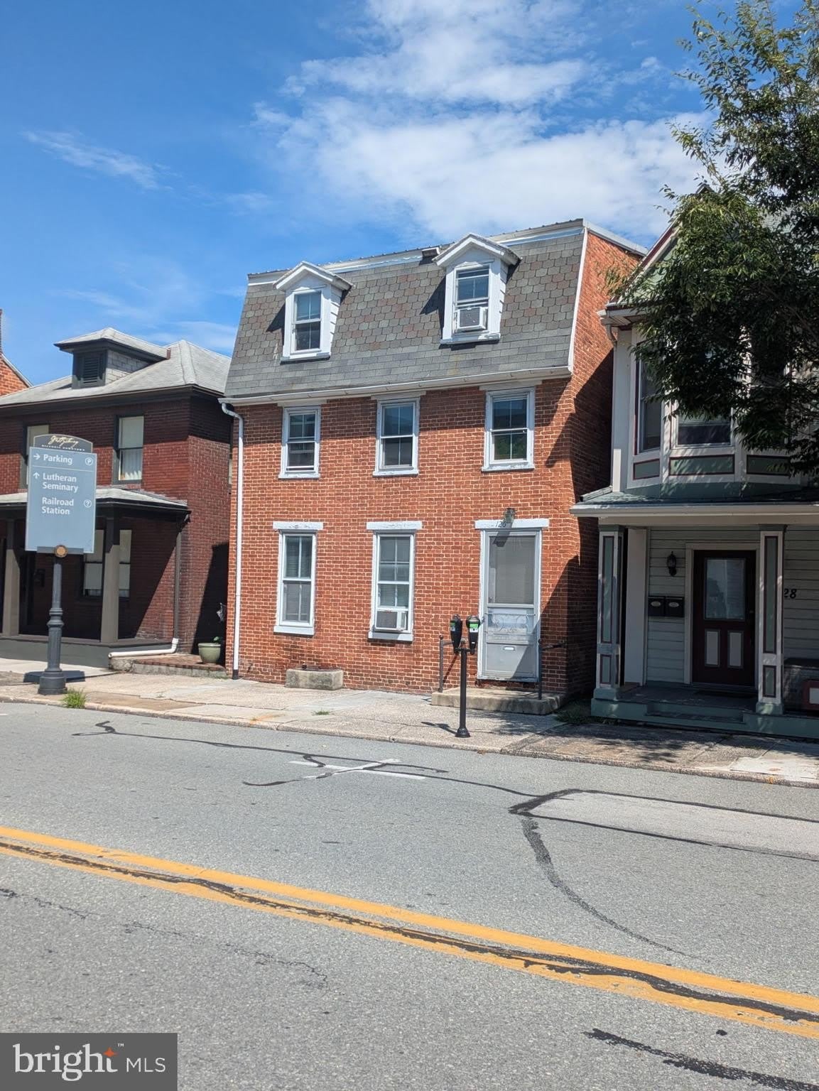 126 E YORK Street – photo 2