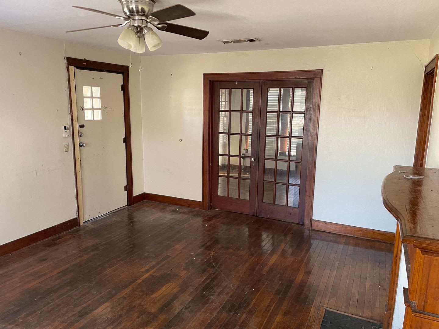 Beautiful 3 Bedroom Home With Central Air – photo 4