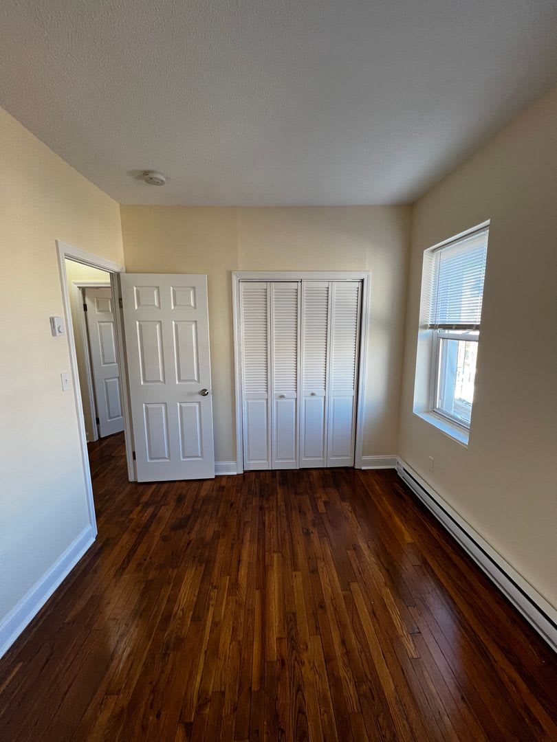 Mission Hill 2 Bed – No Broker Fee – Hot Water Included – 9/1 – photo 2