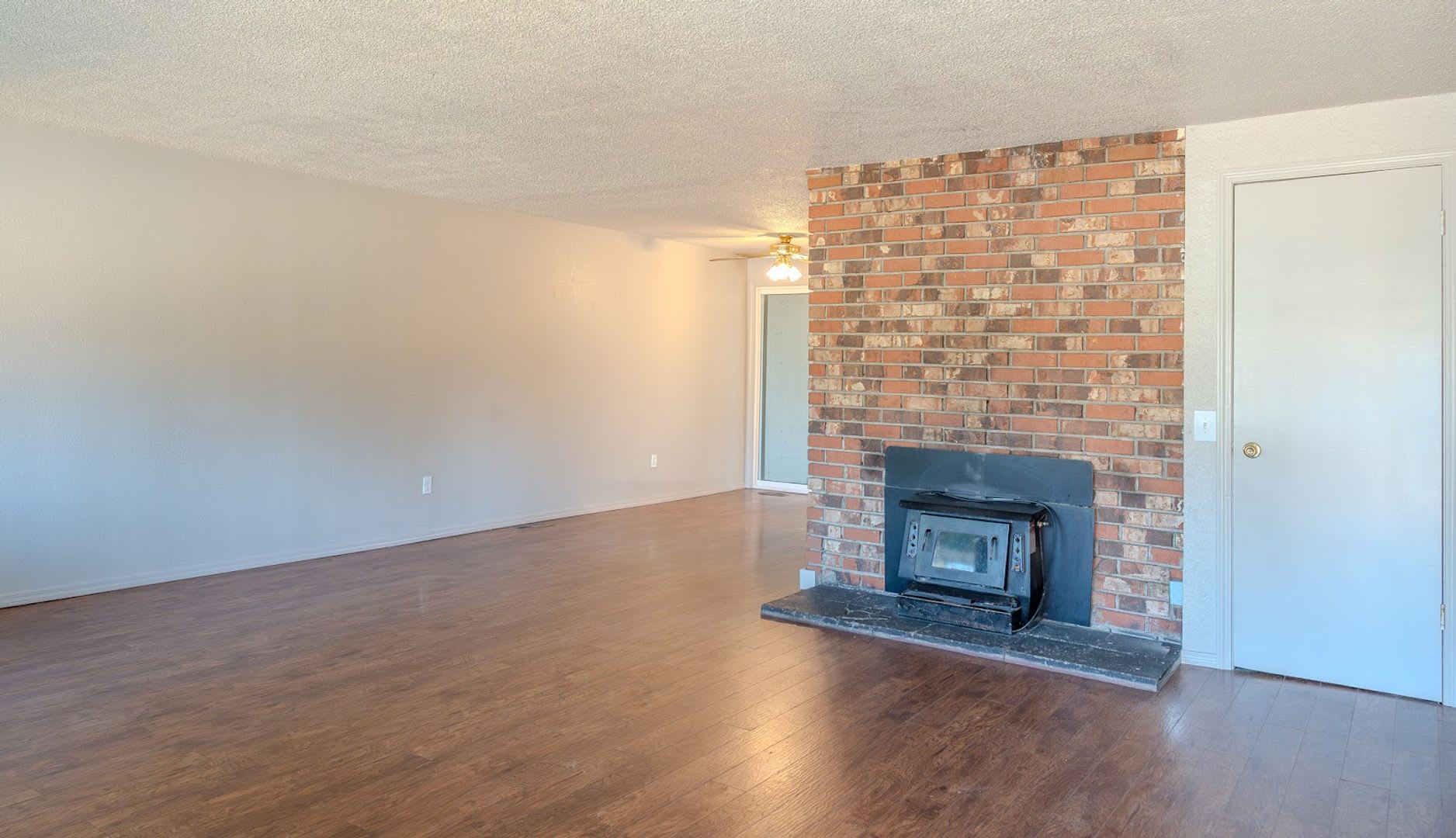 Spacious 3 bedroom Duplex in the heart of CDA! – photo 4