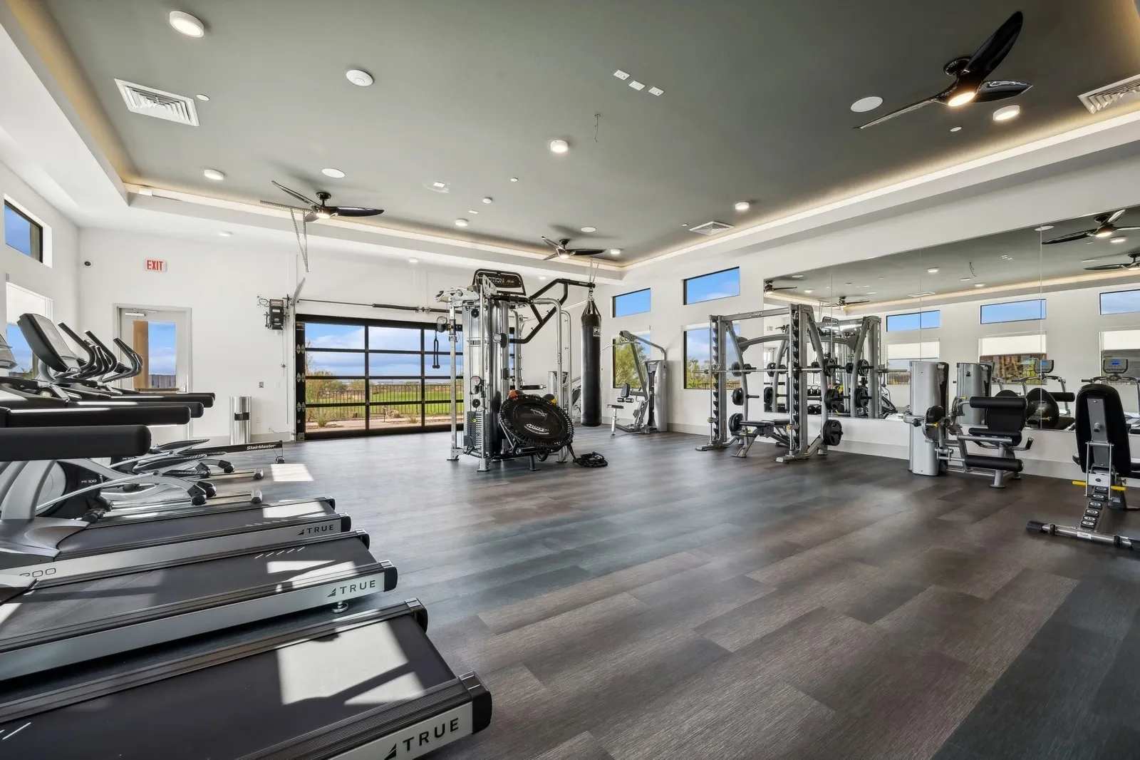 Longbow Luxury Apartments – photo 3