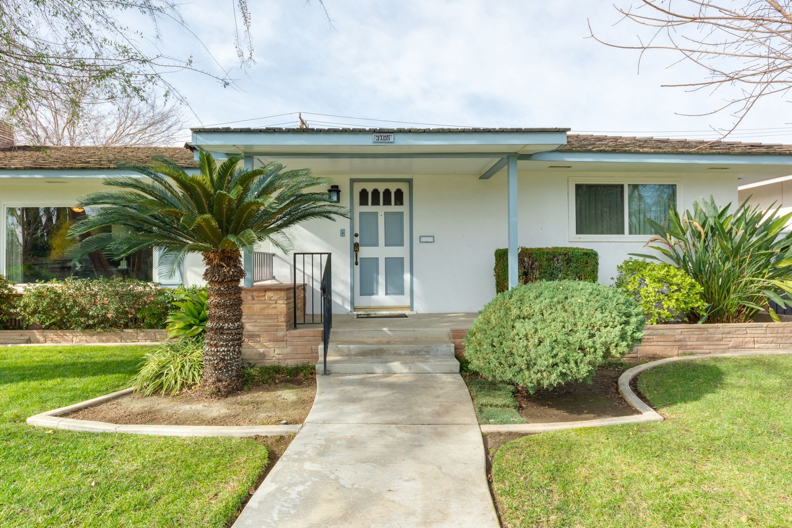 Spacious 3 Bedroom Home with Oversized Family Room & Covered Outdoor Living! – photo 2