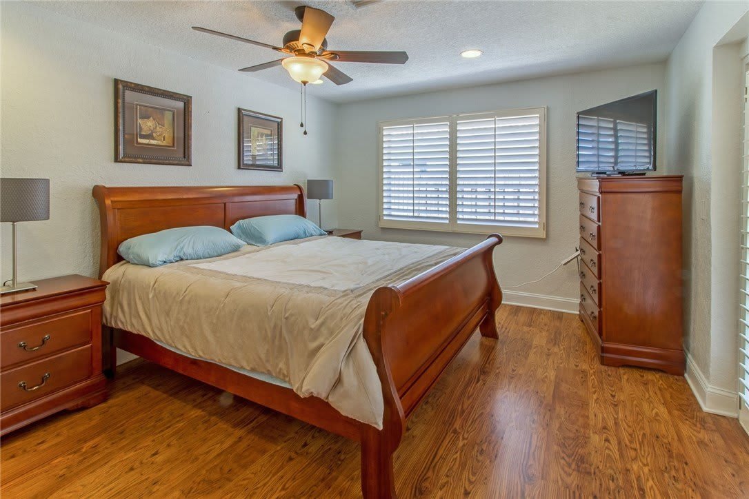 241 28th St – photo 2