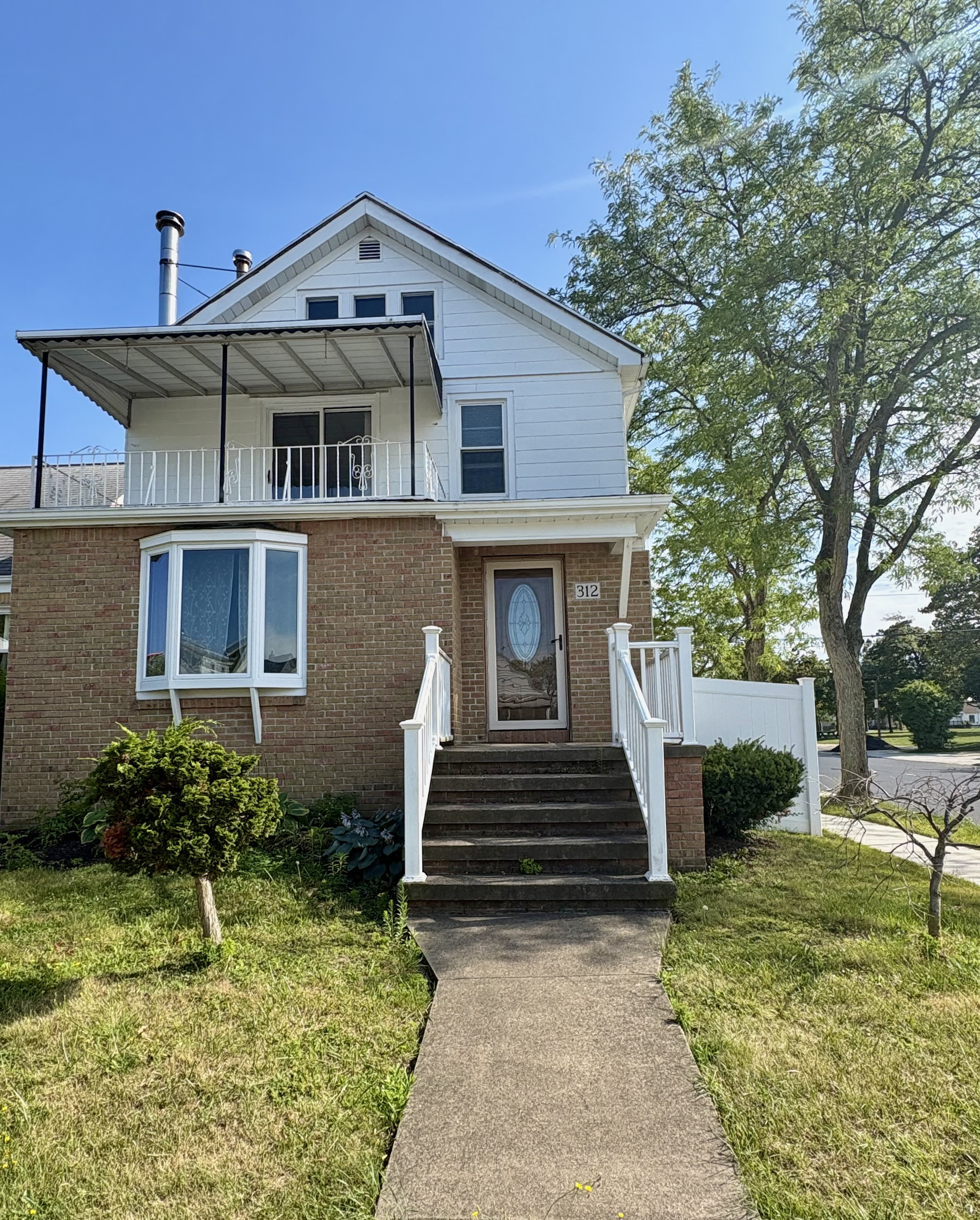 312 Victoria Boulevard – photo 1