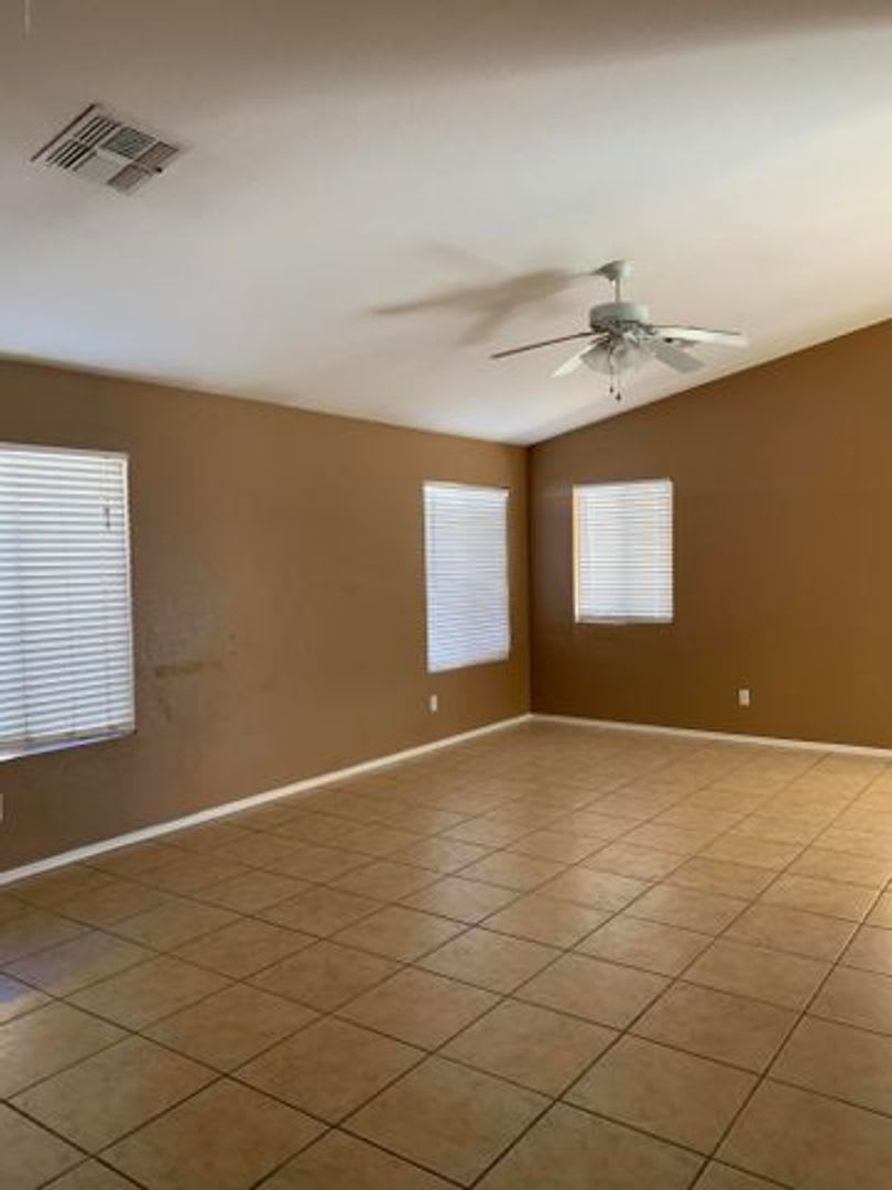 16431 N 113th Ave – photo 2