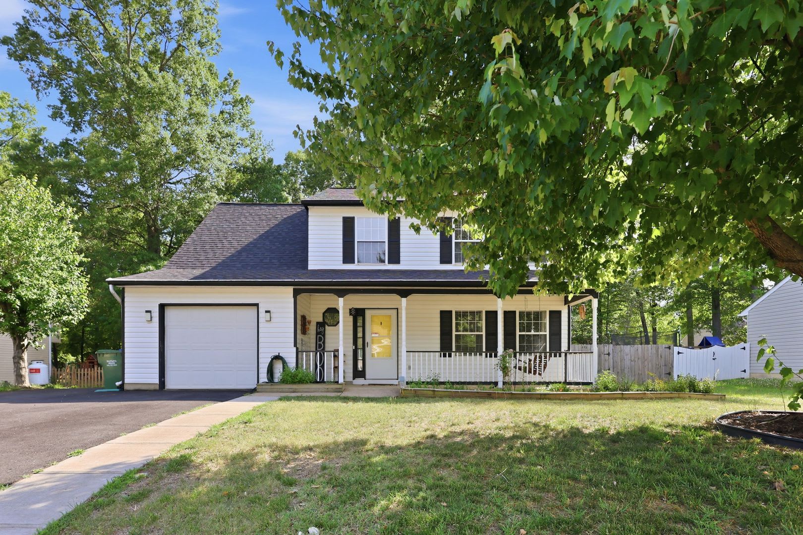 Charming Craftsman Style Beauty Built In 2022 Offering The Perfect Blend Of Modern Comfort Thoughtful Design And Everyday Convenience – photo 1