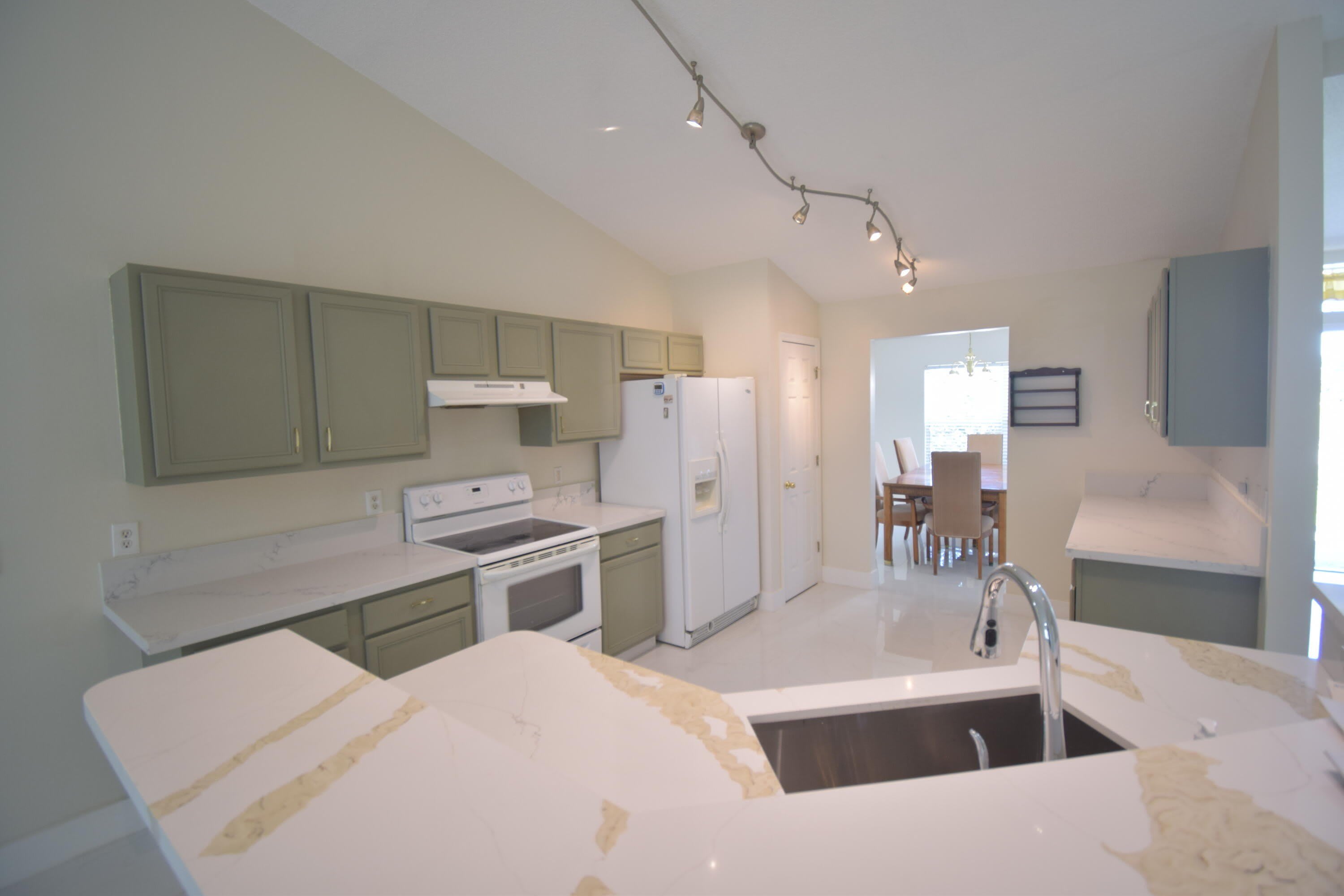 2198 SW Cameo Boulevard – photo 5