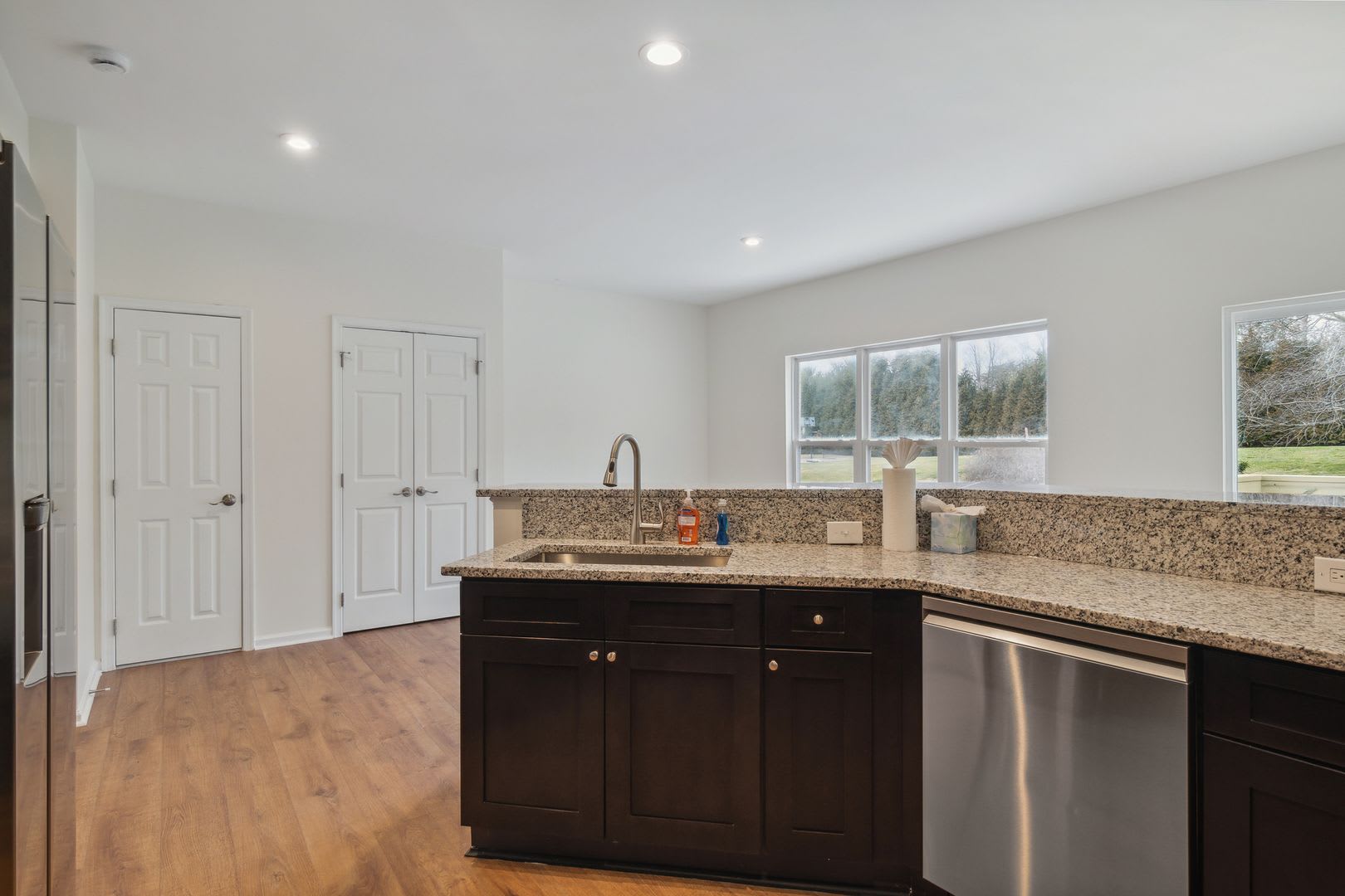 Spacious & Bright 3bd/2.5 brick front TH in Sterling, VA! – photo 5