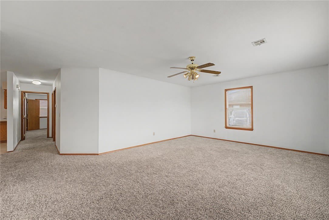 194 Hall Drive – photo 2