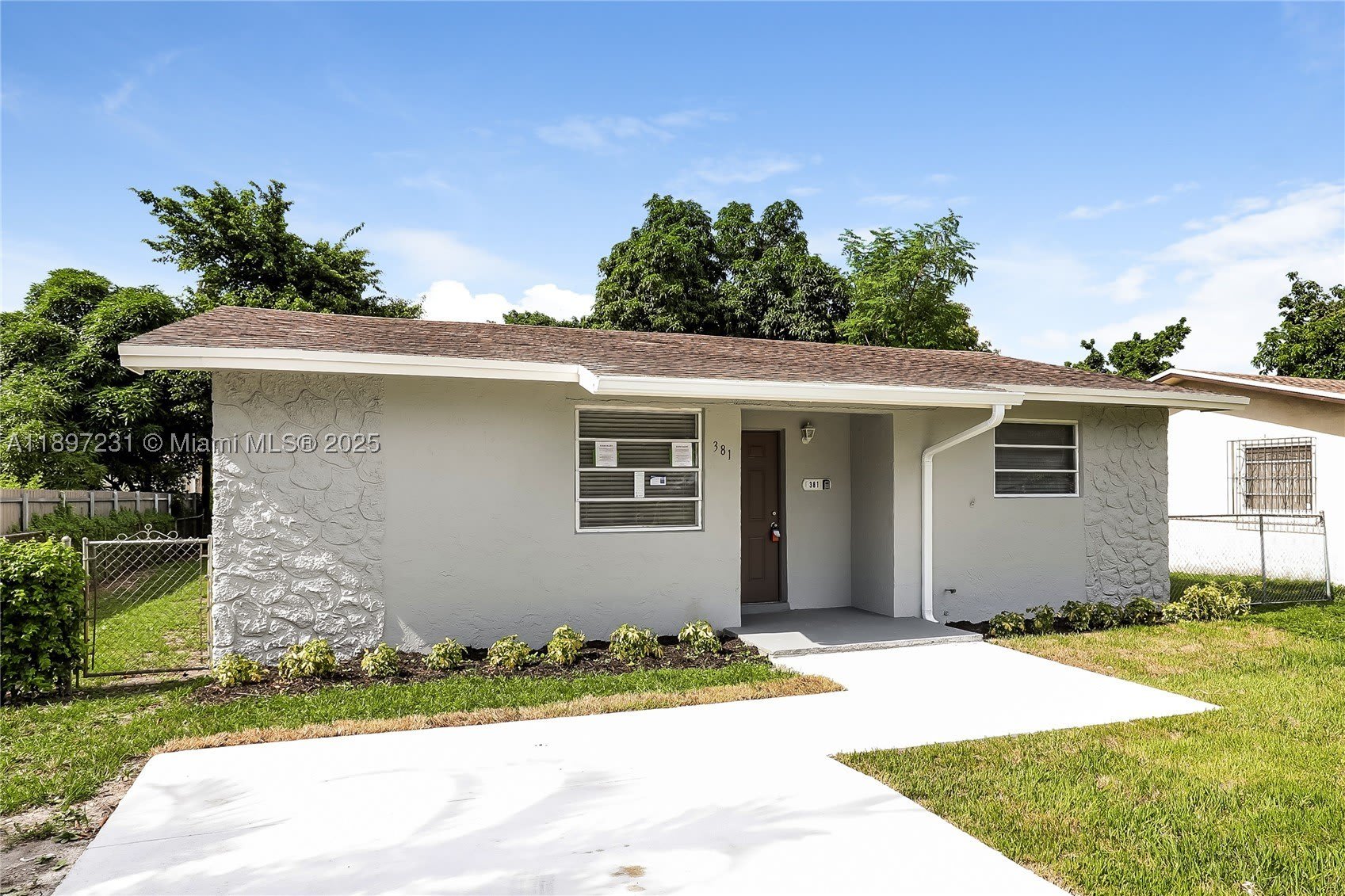 381 NE 164th St – photo 1
