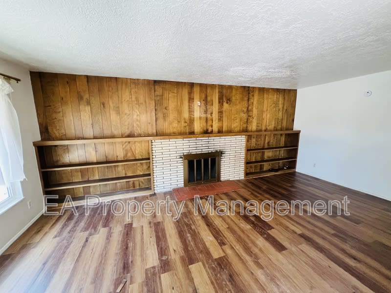 716 Dallas St NE – photo 2