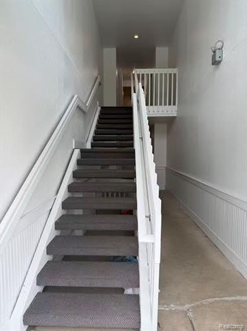 2710 S Knightsbridge Circle – photo 2