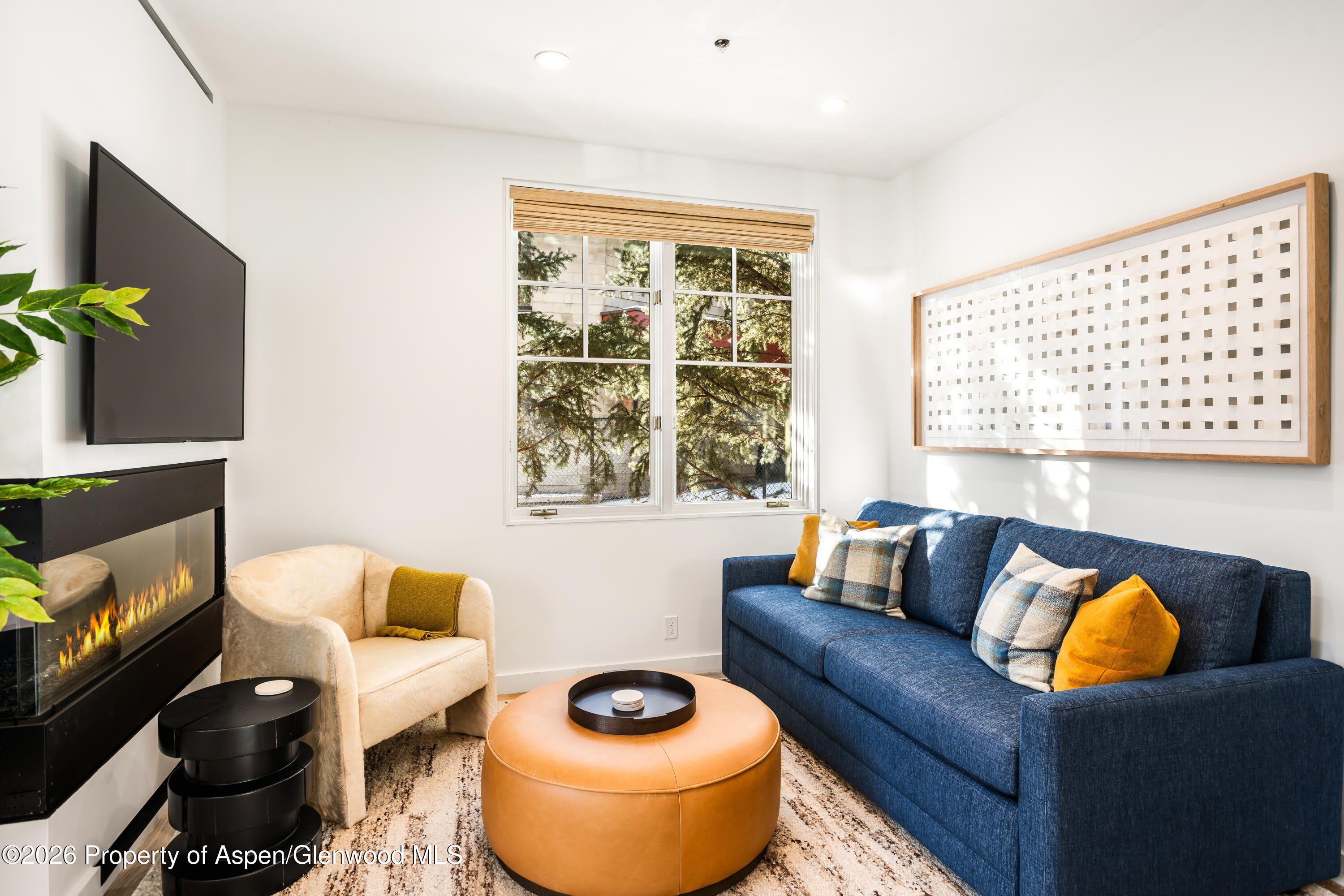 501 W Main Street – photo 4