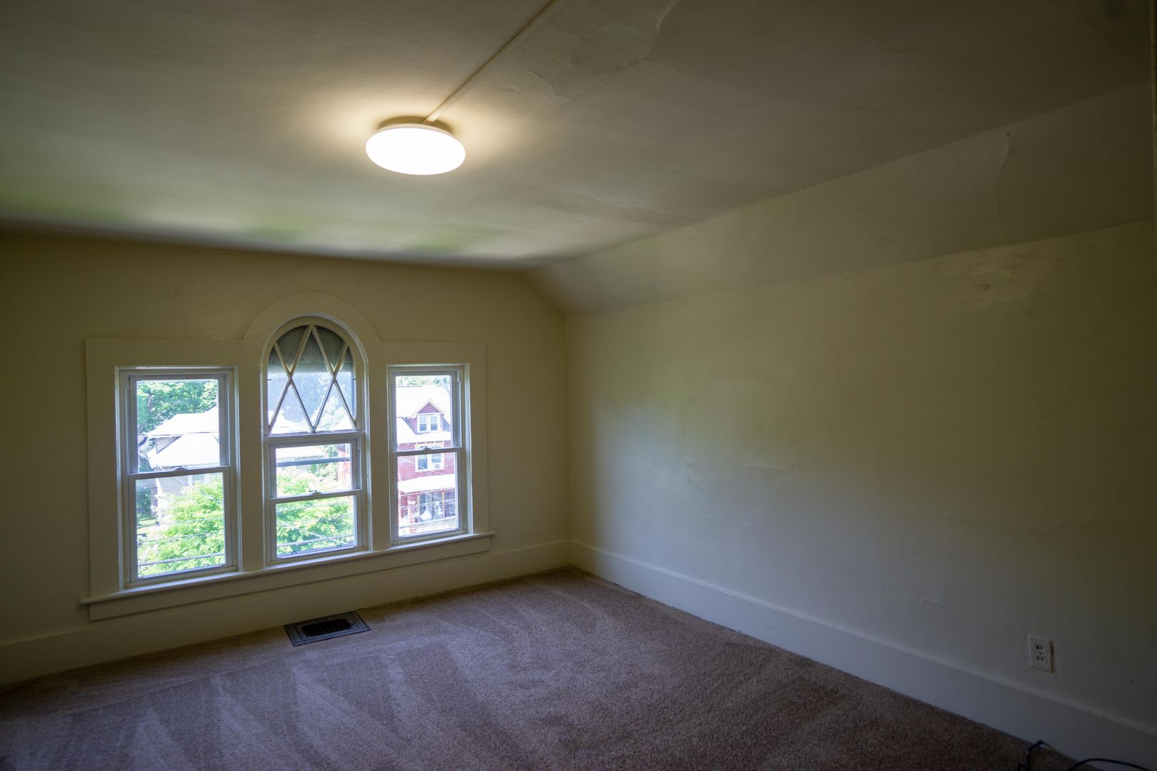 917 Lancaster Ave – photo 3