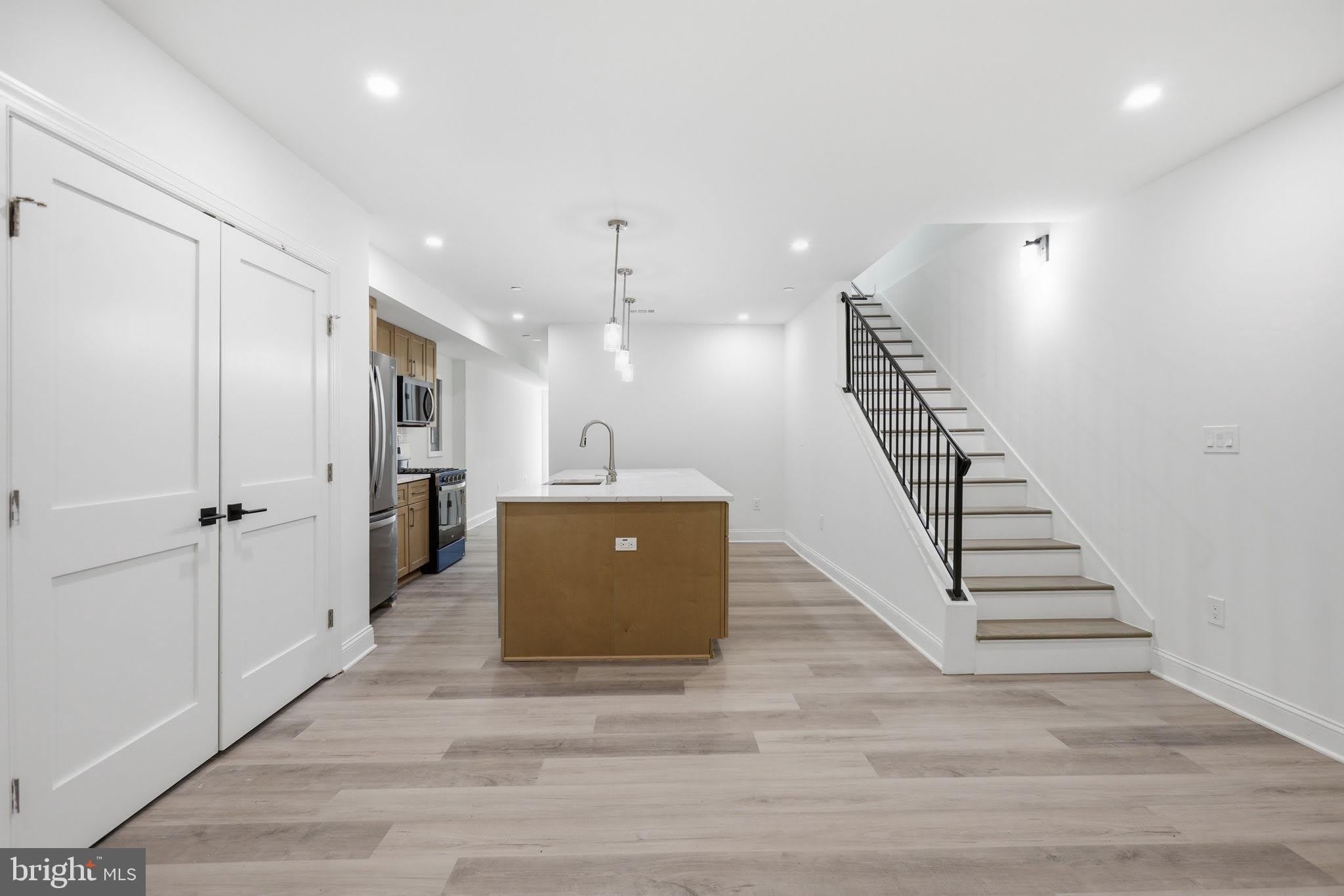 2404 N CAPITOL Street NW – photo 2