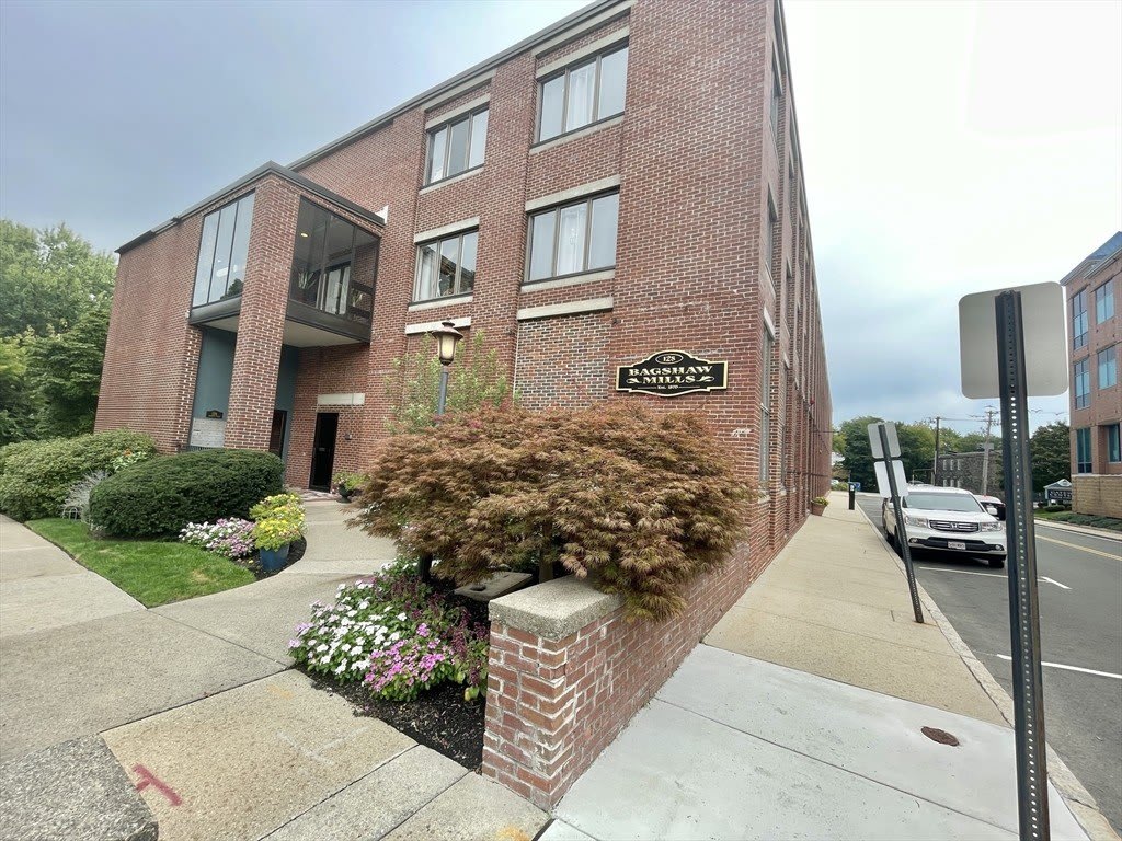 128 Warren St. – photo 1