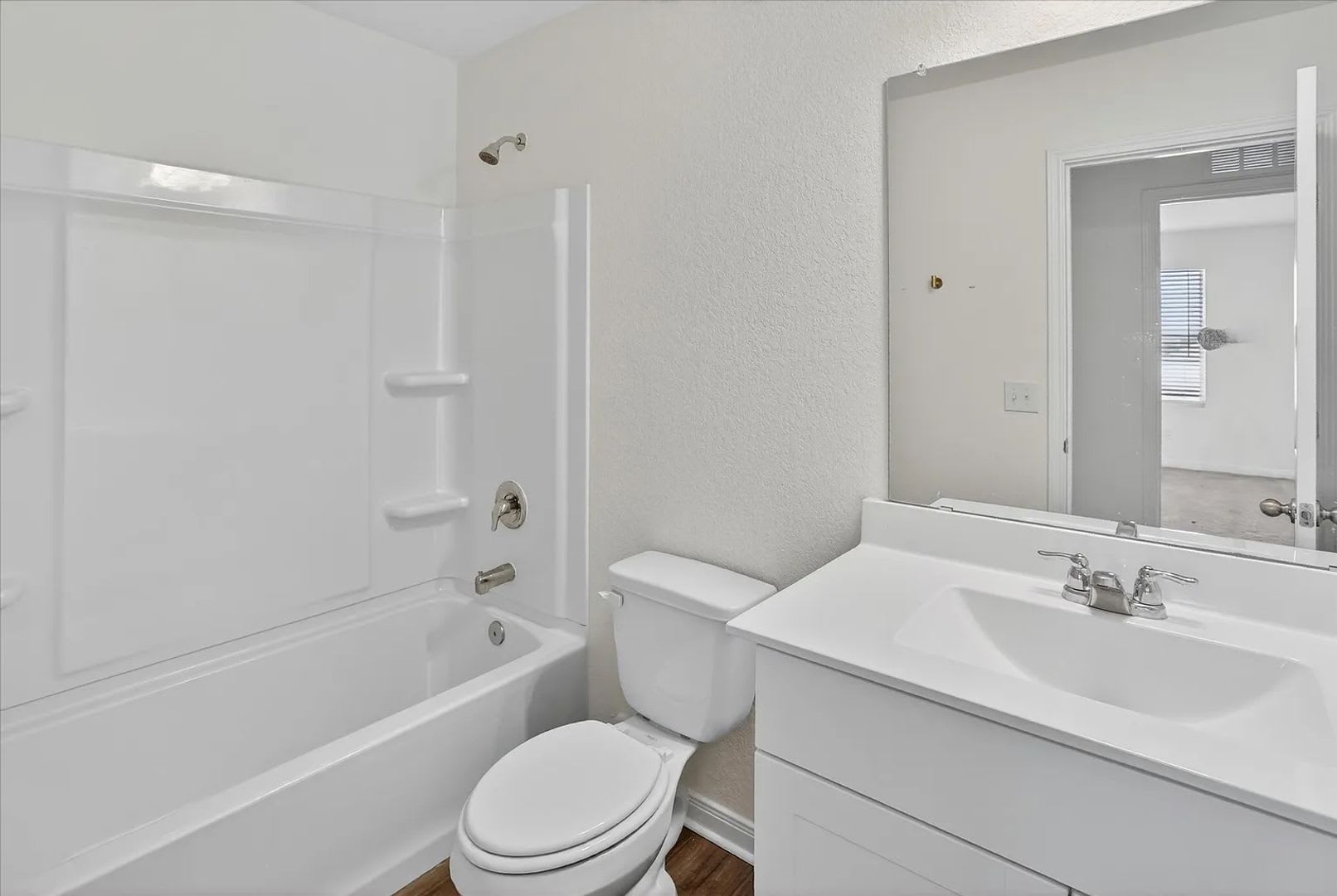 Room in 3 Bedroom Home at Maple Ter – photo 4