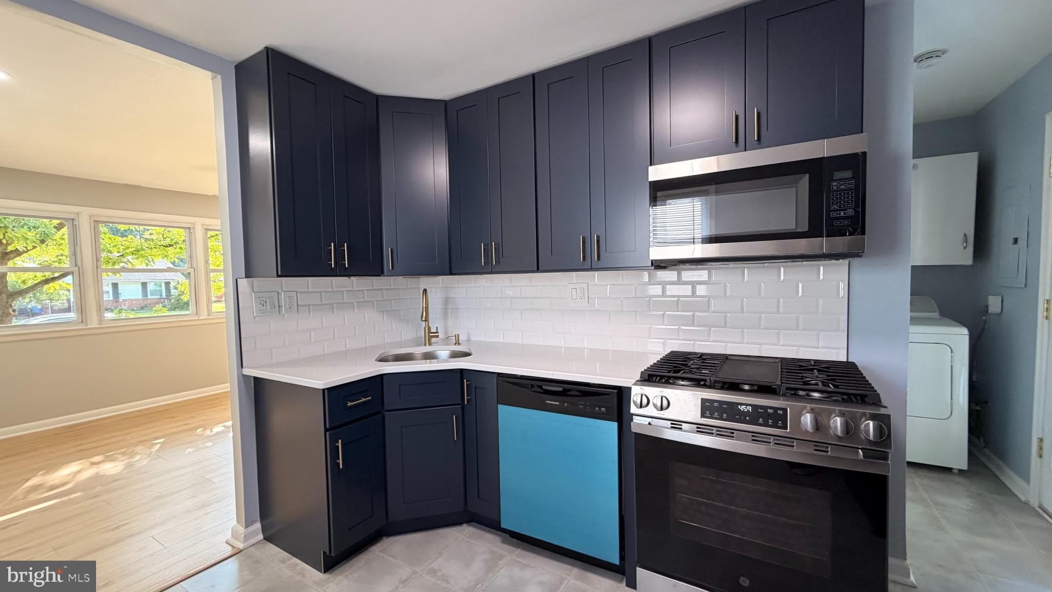 3639 WINDSOR Drive – photo 5