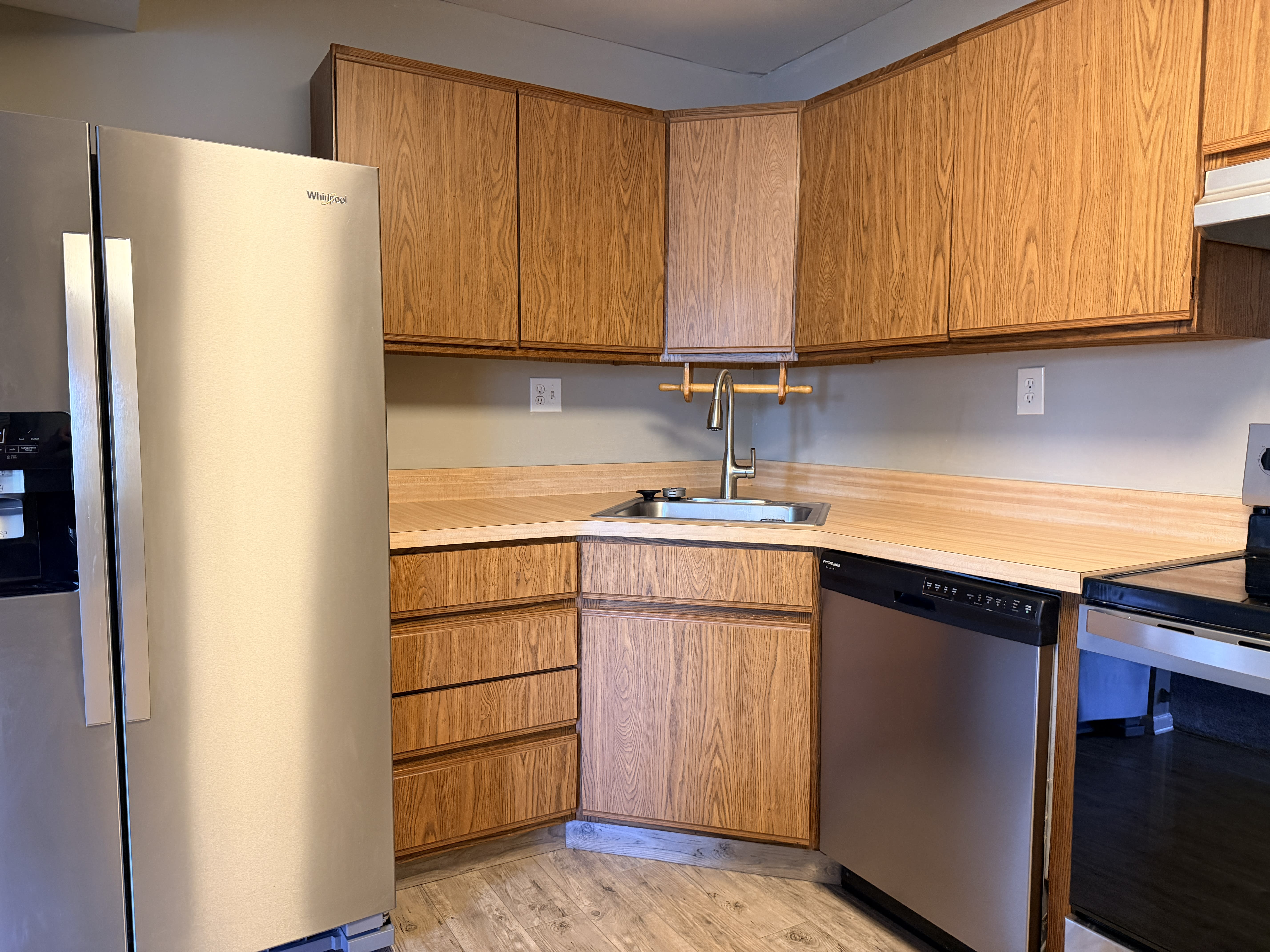 2408 Beacon Hill Dr – photo 1