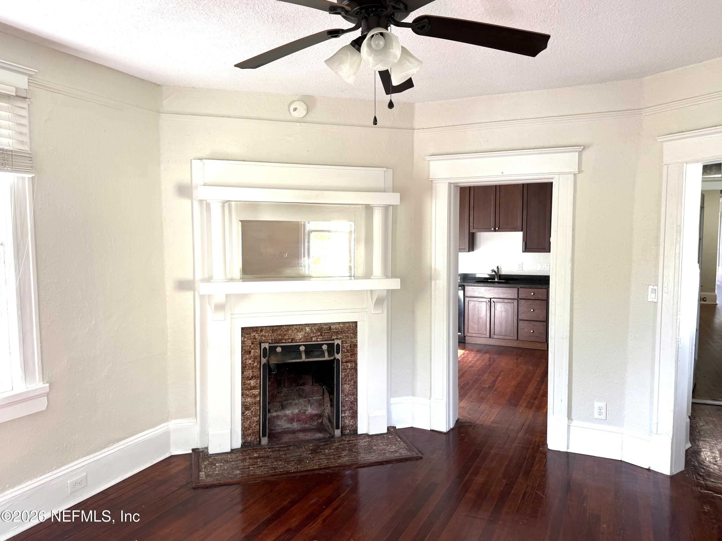 2116 HERSCHEL Street – photo 3