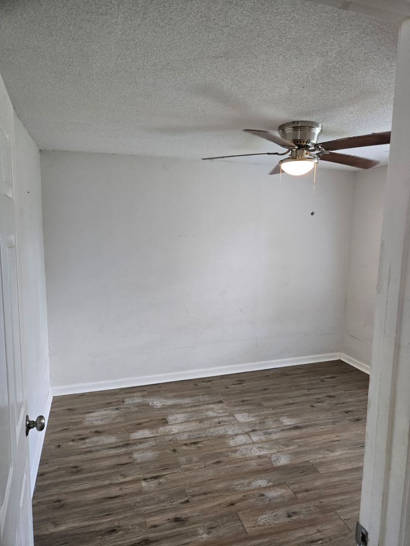 Charming 3 bed/1 bath home in West Savannah! – photo 3
