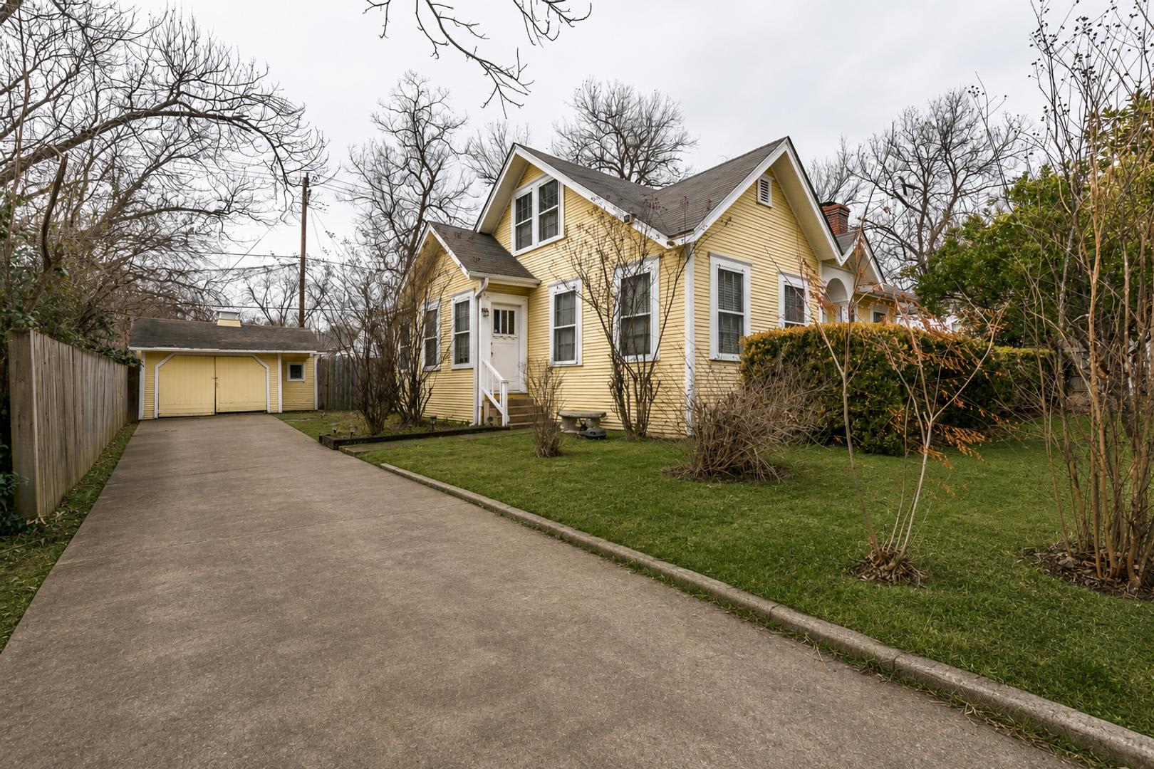 Spacious 4-Bedroom Charmer in Central Temple – photo 2