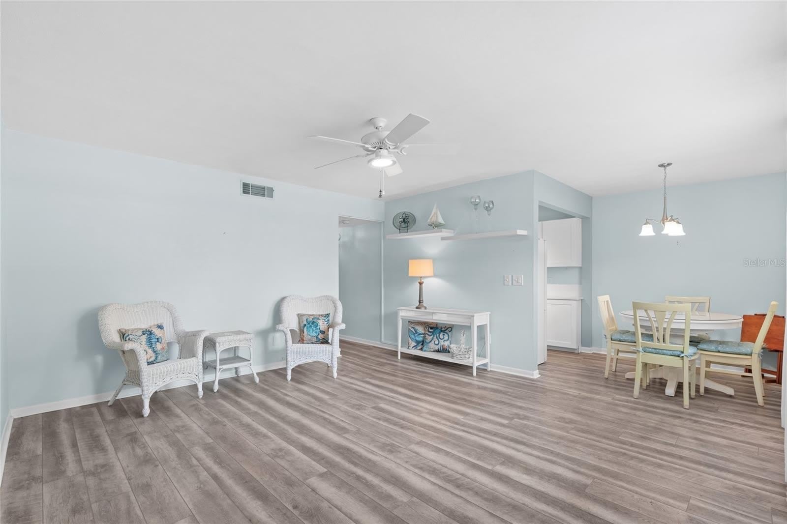209 NE LINCOLN Circle N – photo 4