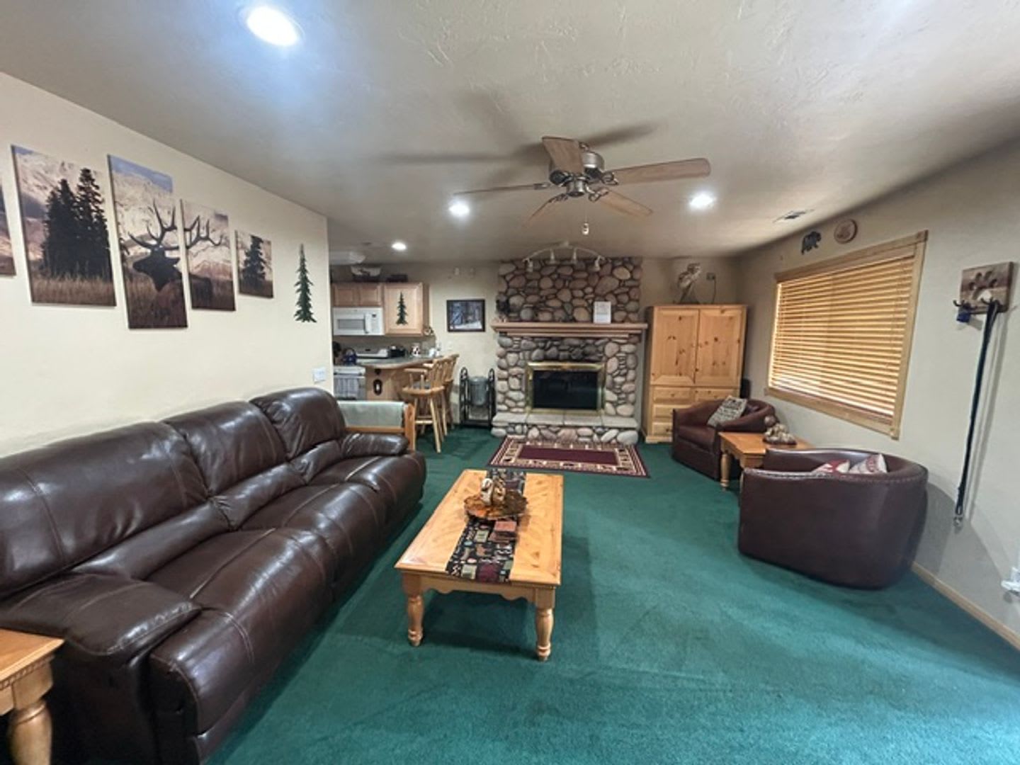 Furnished 2 Bedroom With Fenced Yard – photo 2