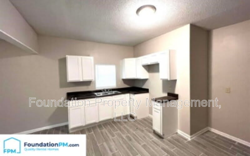 735 Roanoke Avenue – photo 3