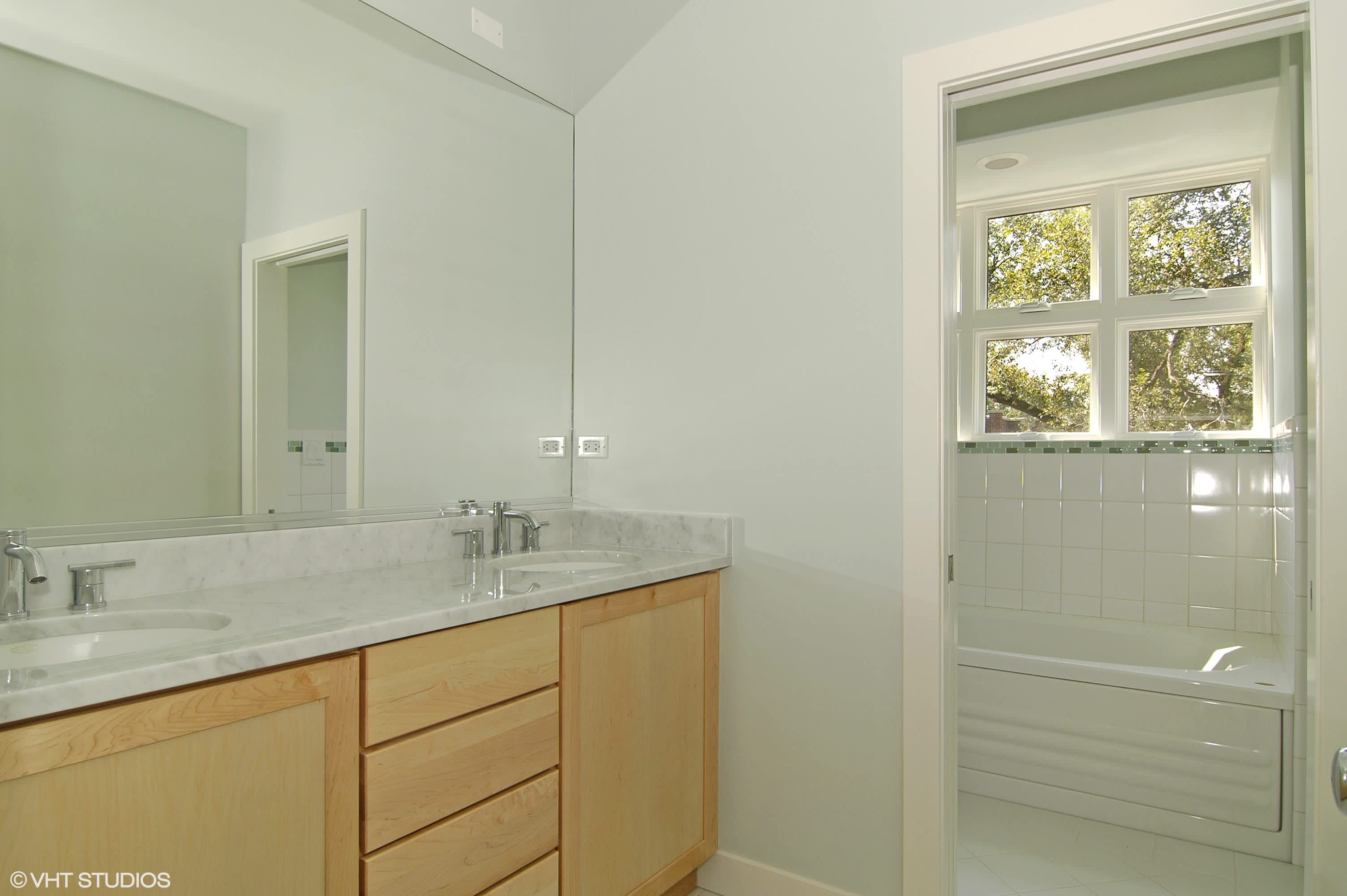 7209 N Oakley Ave – photo 3