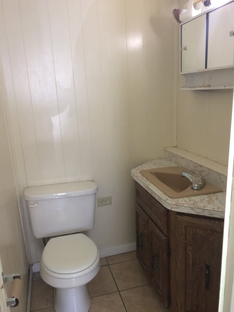 Large 2 Bedroom 1 Bath in MT Washington – photo 3