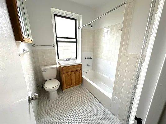 2700 Grand Concourse – photo 4