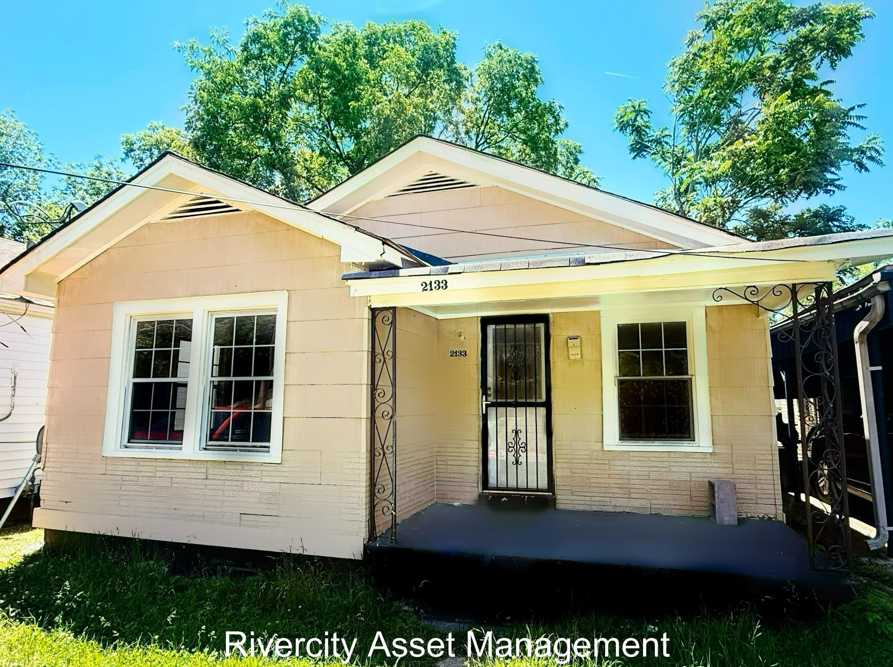 2133 Eldridge Avenue – photo 1