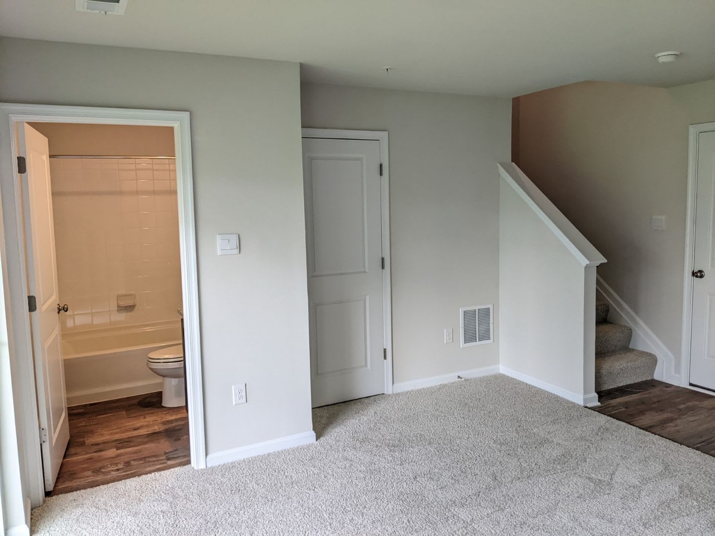 Three Level Townhouse In The Preserve At Tuscarora Creek Community Ready By Mid September – photo 4