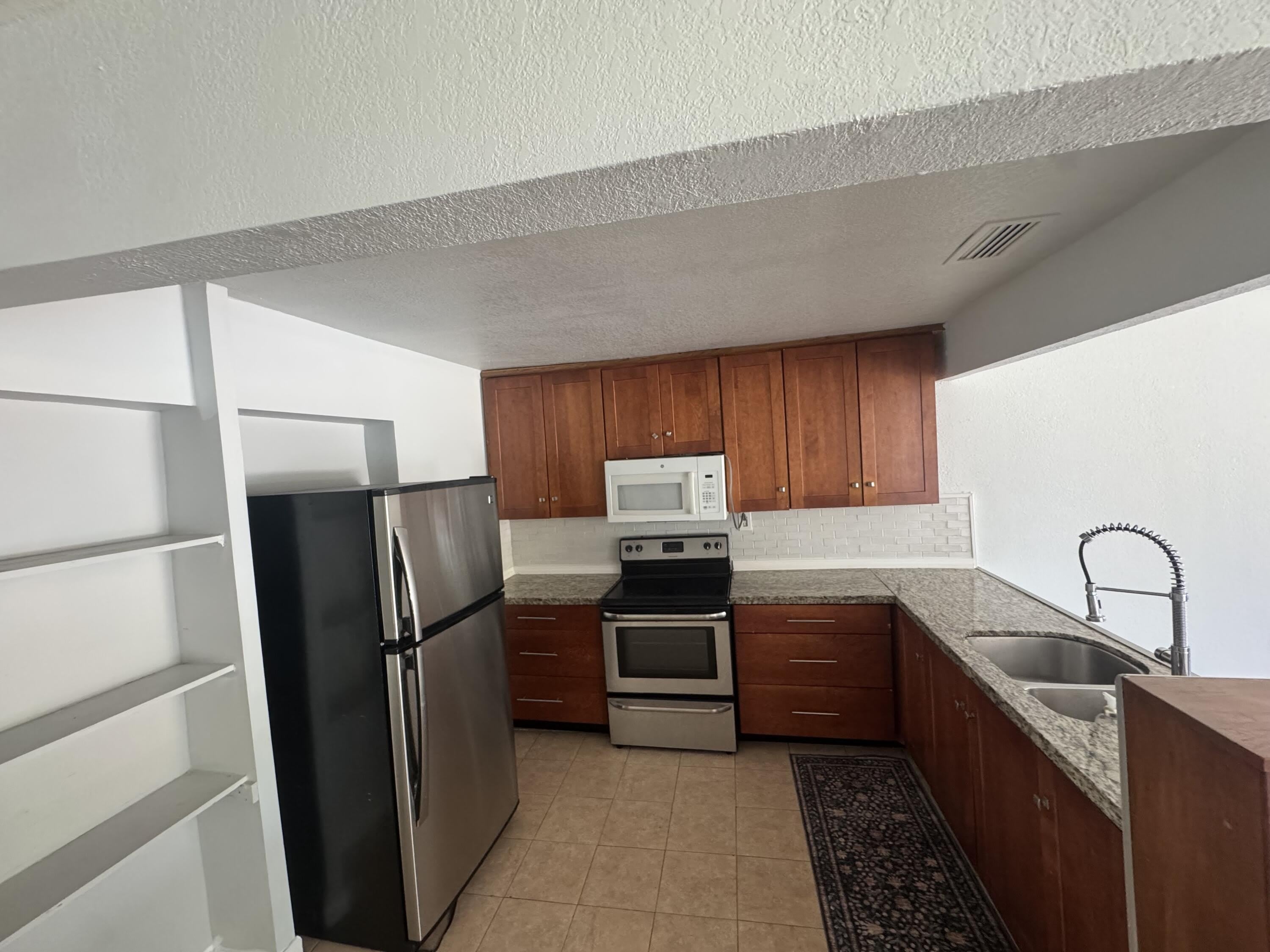 6101 NE 4TH Avenue – photo 4