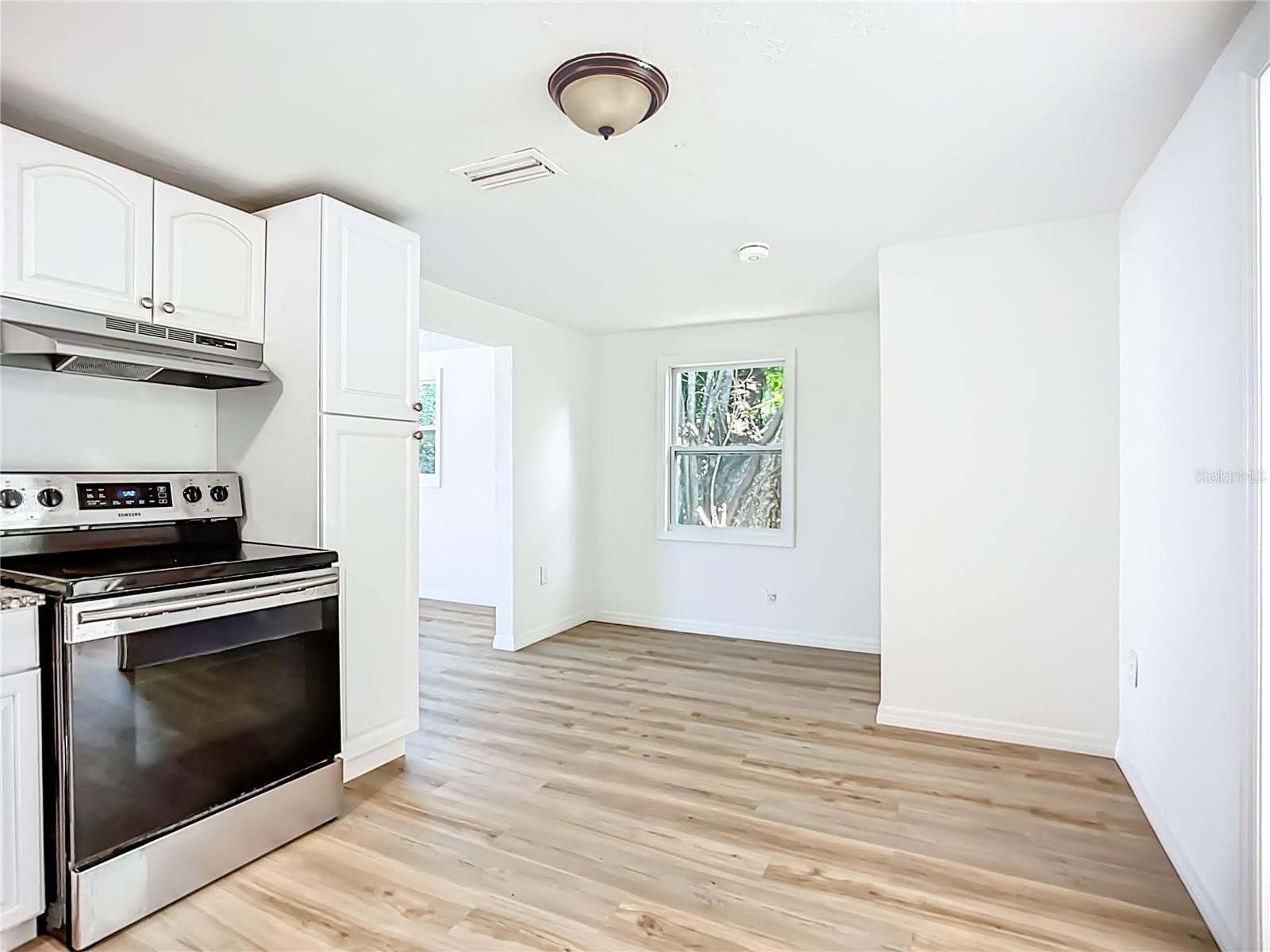317 JESSICA Street S – photo 4
