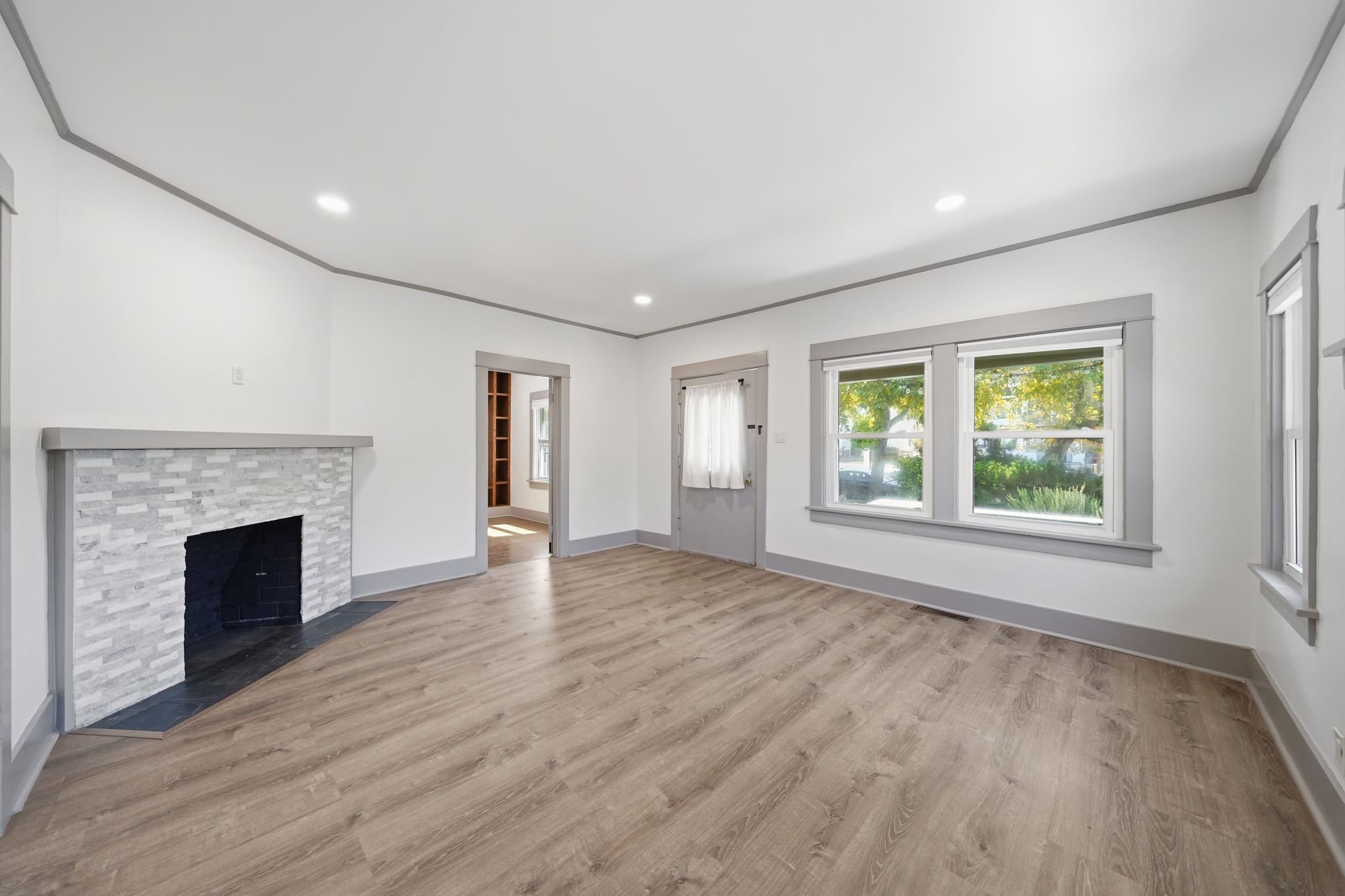 613 N Lucerne Blvd – photo 3