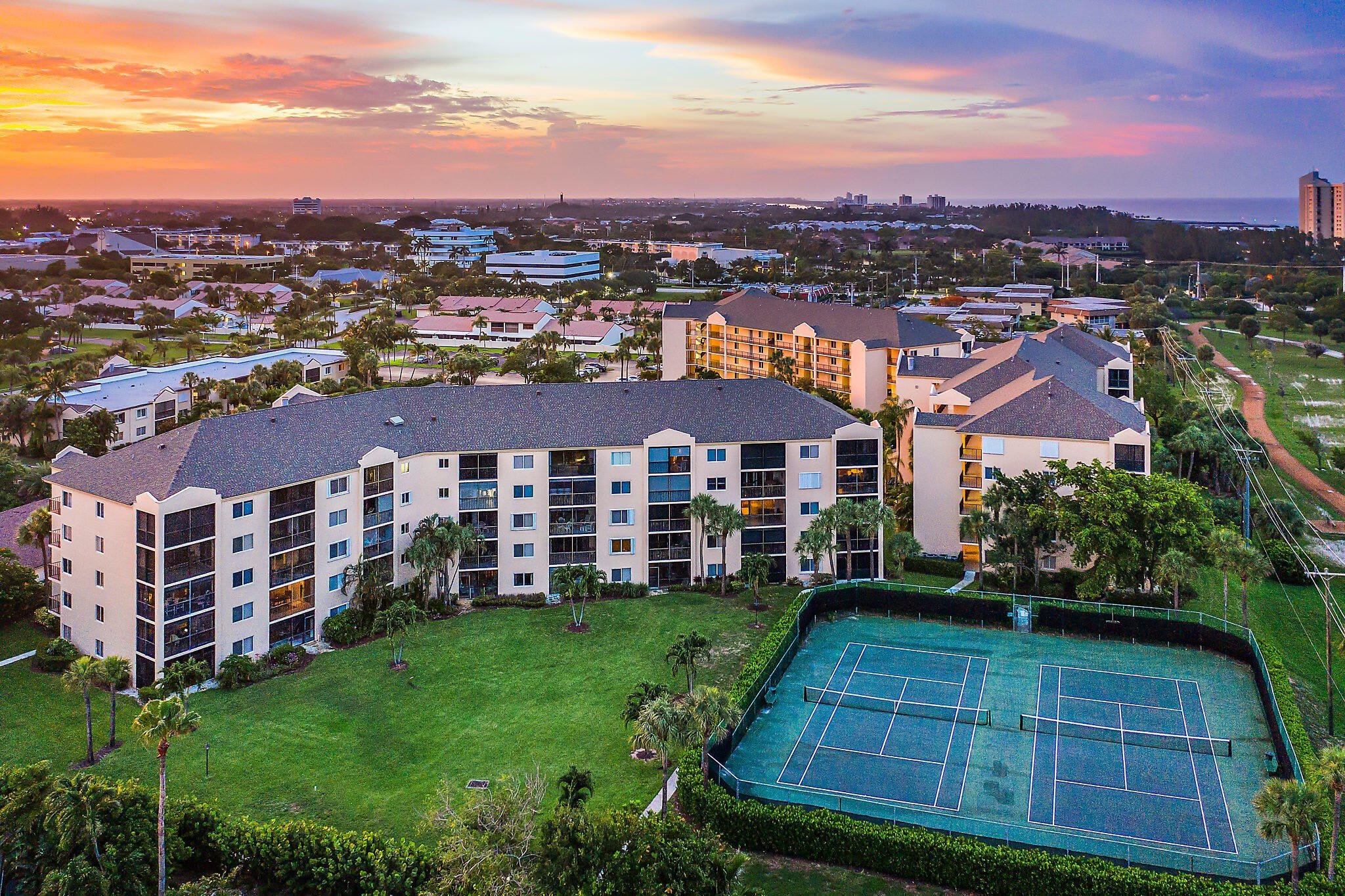 275 Palm Avenue – photo 1