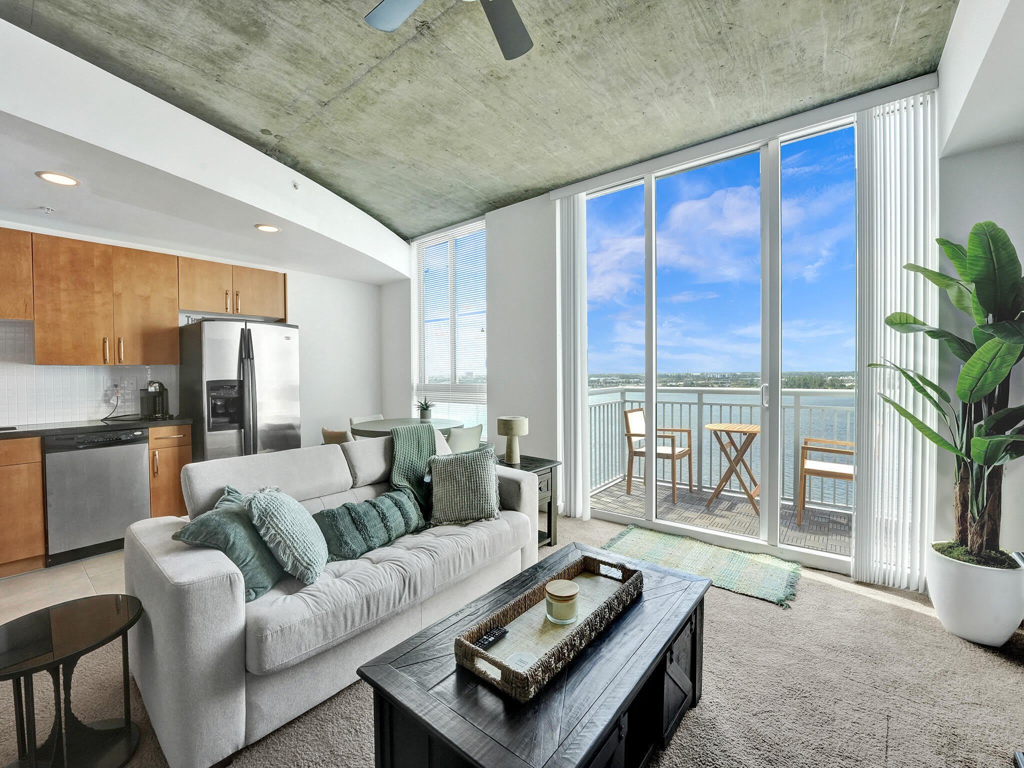 300 S Australian Avenue – photo 3