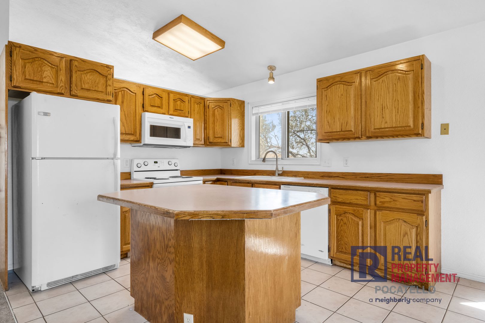 Beautiful 4 bed 2 1/2 bath – photo 3