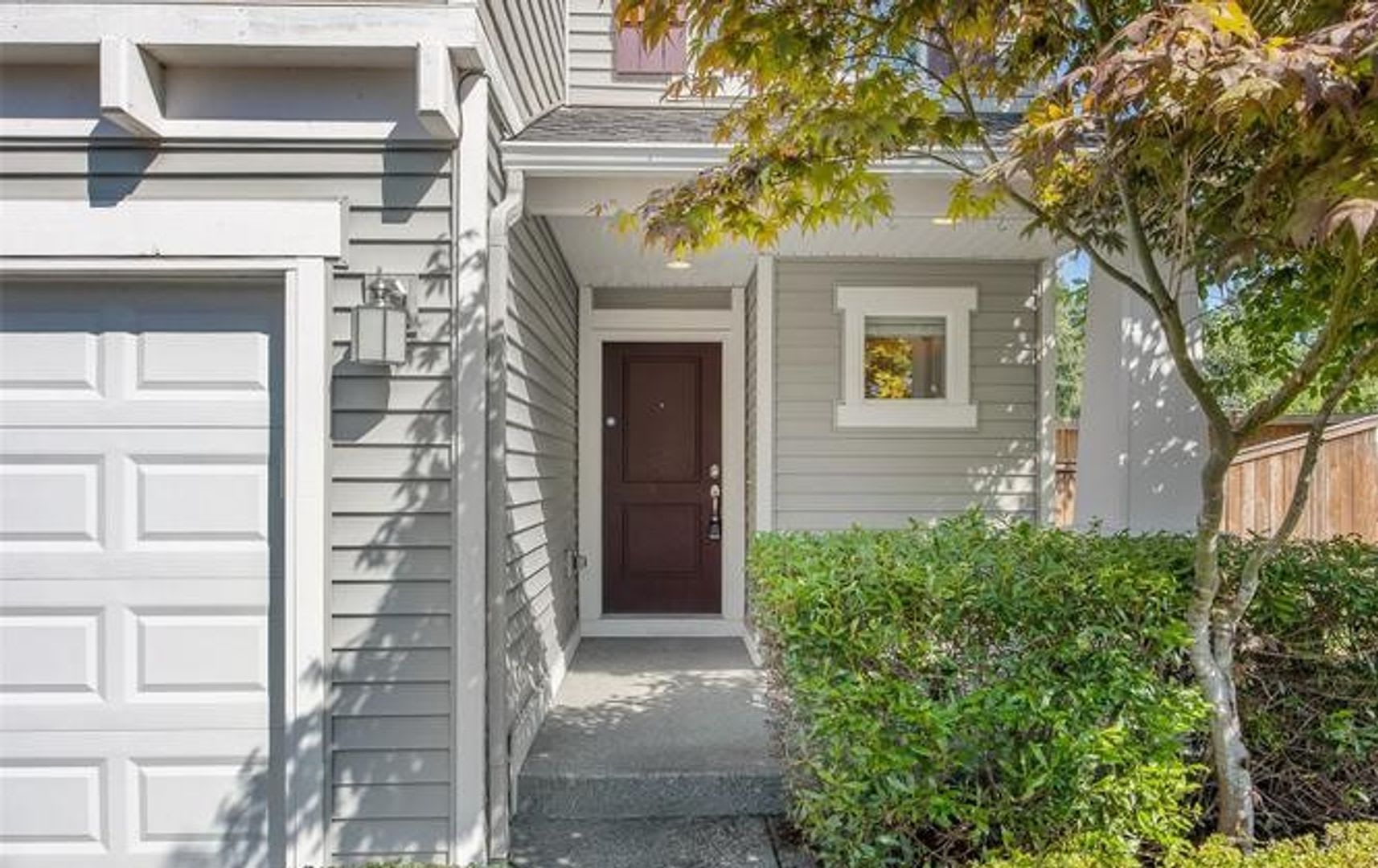 Updated 3 bedroom, 2.5 bath home in Tacoma! – photo 2